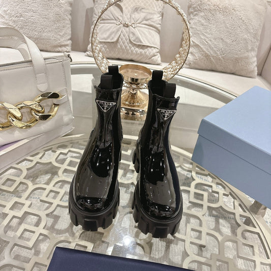 PRADA 26S ЧЕРЕВИКИ ЧЕЛСІ MONOLITH З ЧОРНОЇ ЛАКОВАНОЇ ТЕЛЯЧОЇ ШКІРИ ТА ТКАНИНИ