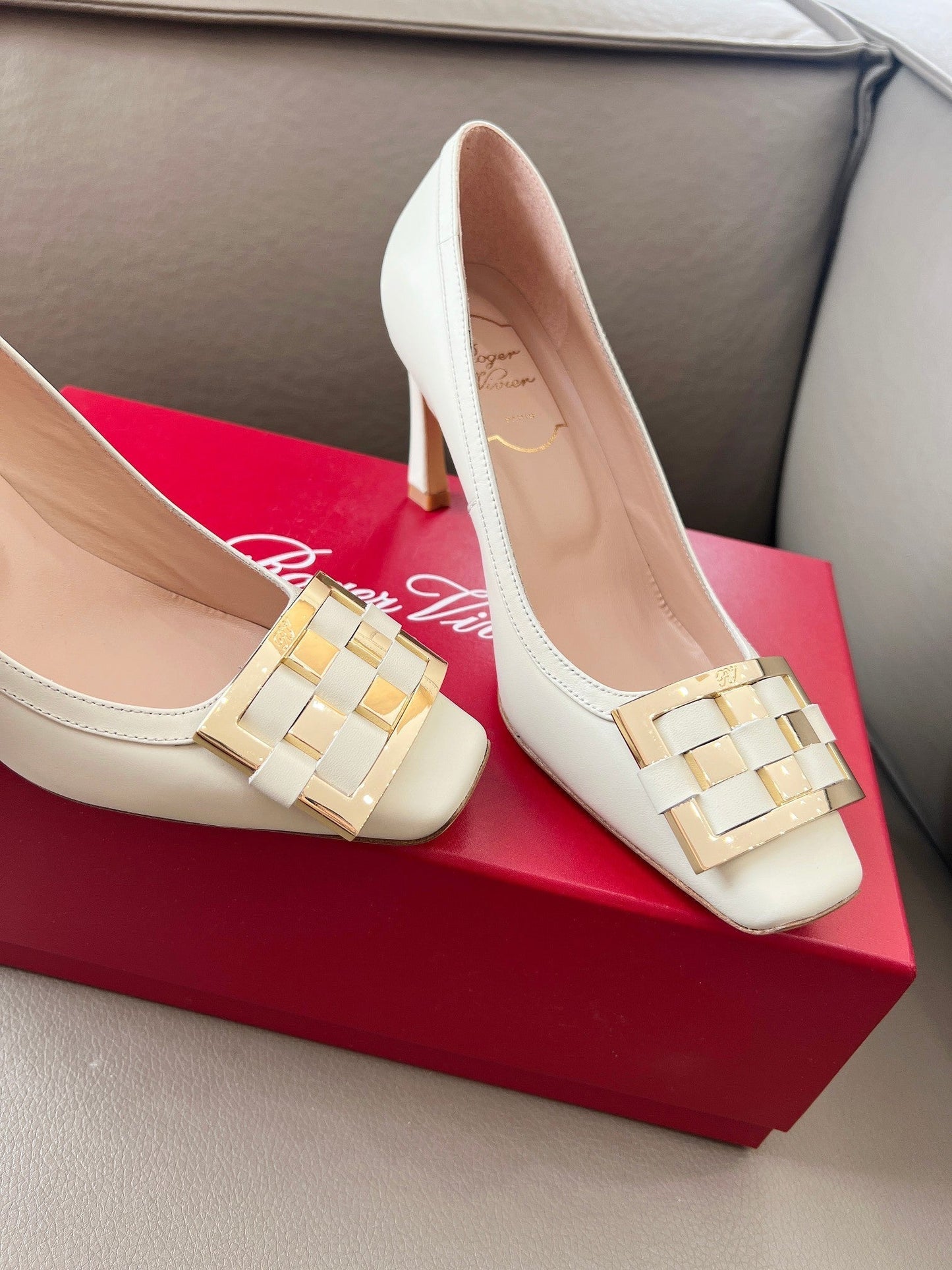 TROMPETTE BALLERINAS PUMPS IN OFF WHITE SHINY CALFSKIN GOLD BUCKLE - 34