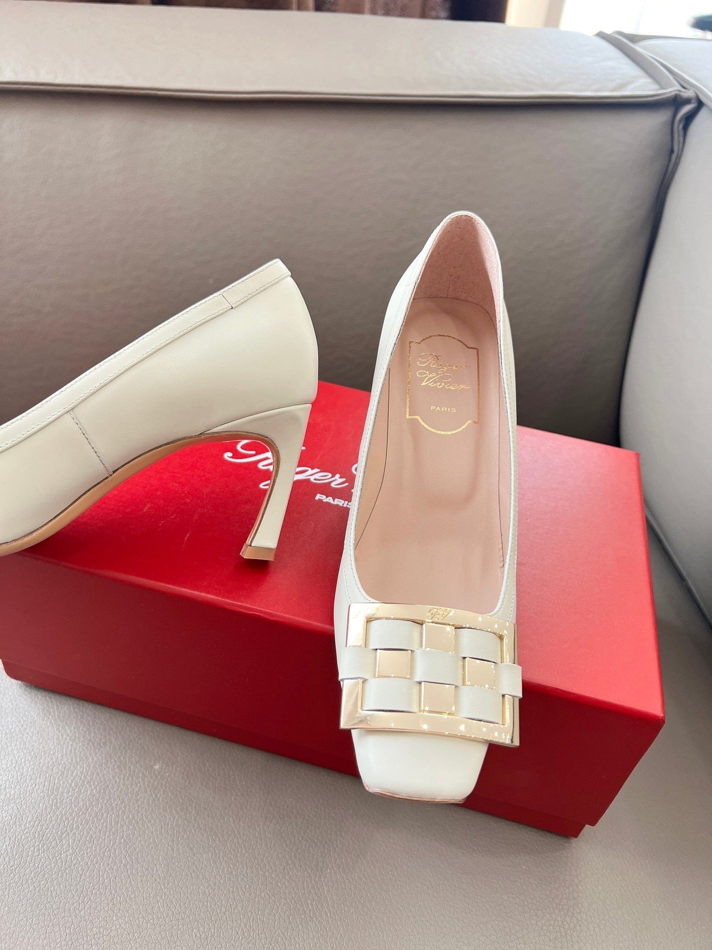 TROMPETTE BALLERINAS PUMPS IN OFF WHITE SHINY CALFSKIN GOLD BUCKLE - 34