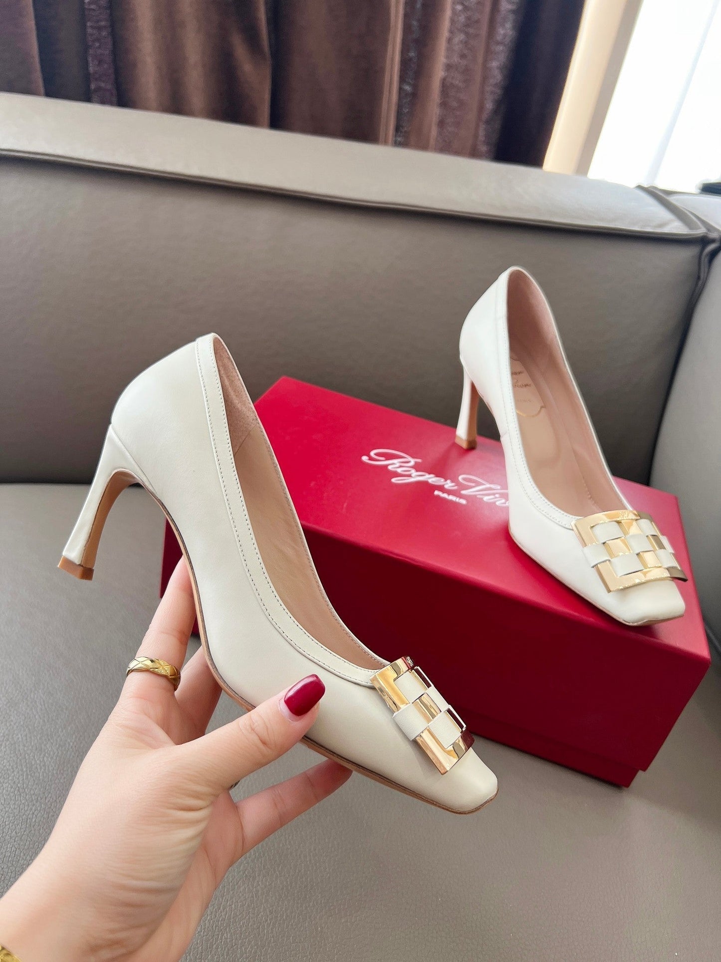 TROMPETTE BALLERINAS PUMPS IN OFF WHITE SHINY CALFSKIN GOLD BUCKLE - 34