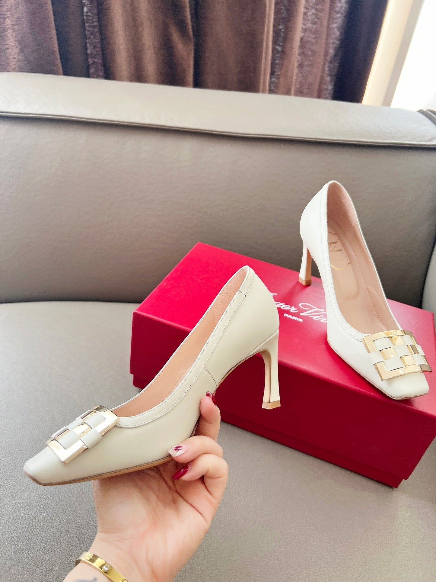 TROMPETTE BALLERINAS PUMPS IN OFF WHITE SHINY CALFSKIN GOLD BUCKLE - 34