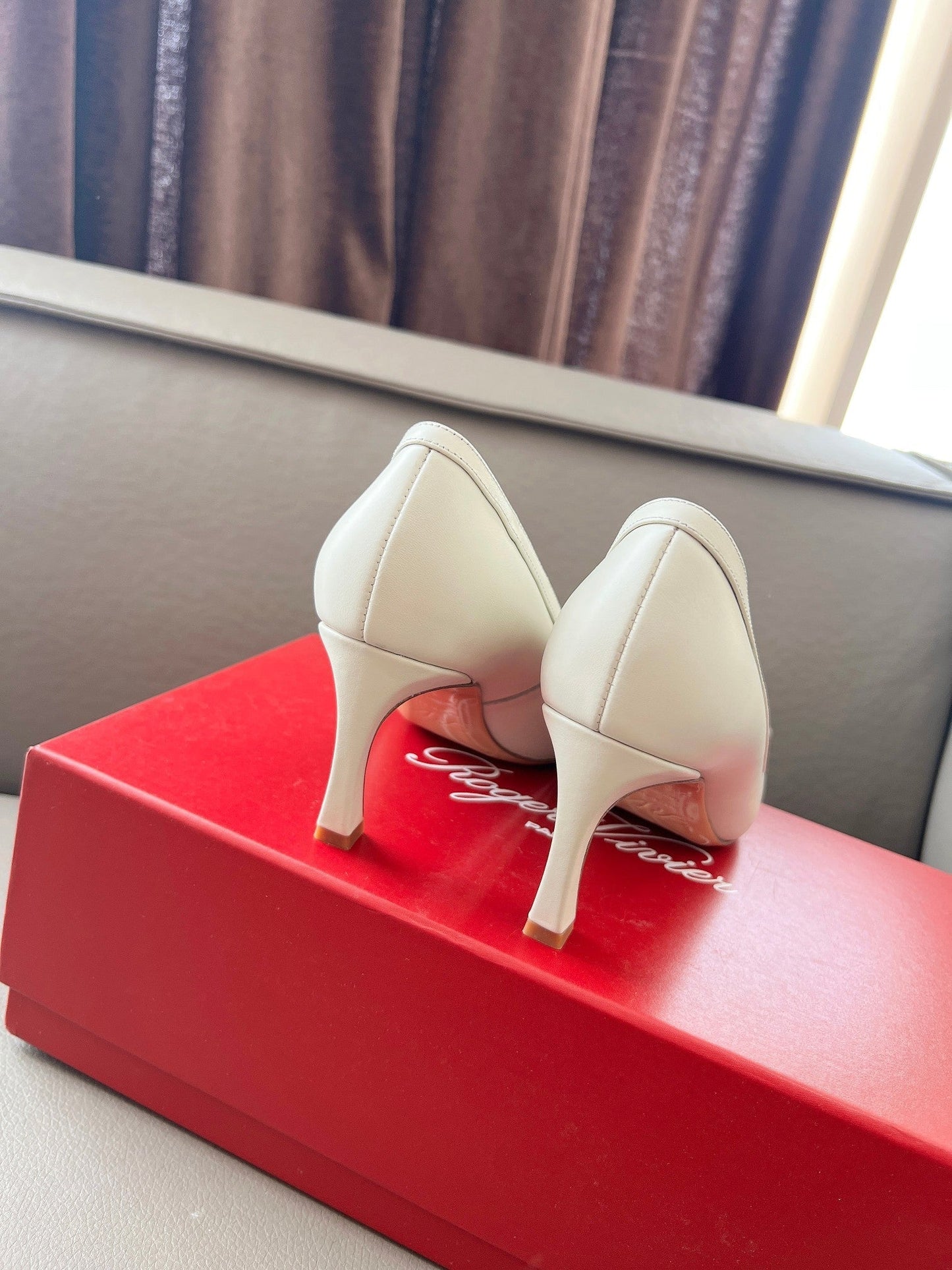 TROMPETTE BALLERINAS PUMPS IN OFF WHITE SHINY CALFSKIN GOLD BUCKLE - 34