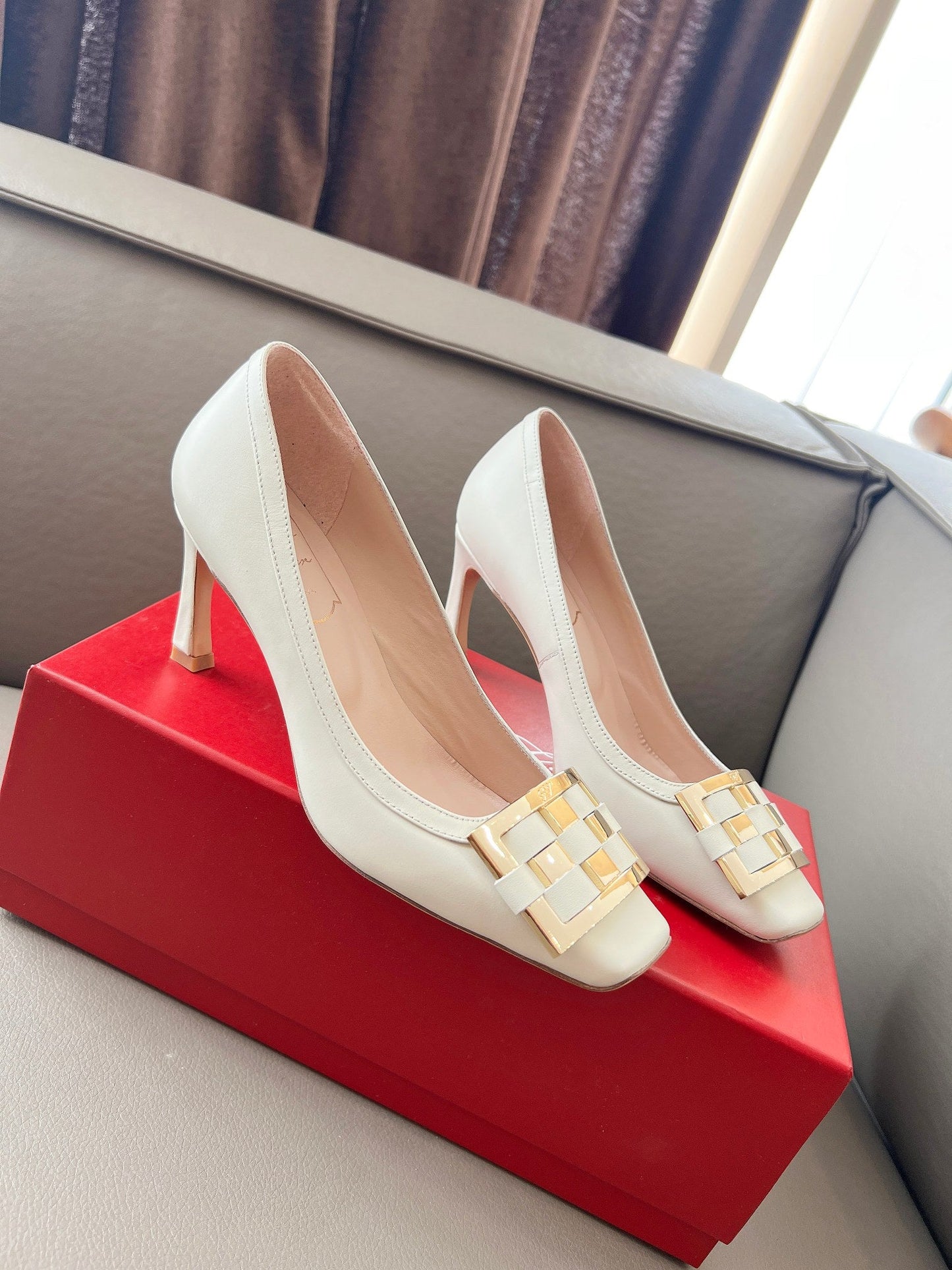 TROMPETTE BALLERINAS PUMPS IN OFF WHITE SHINY CALFSKIN GOLD BUCKLE - 34