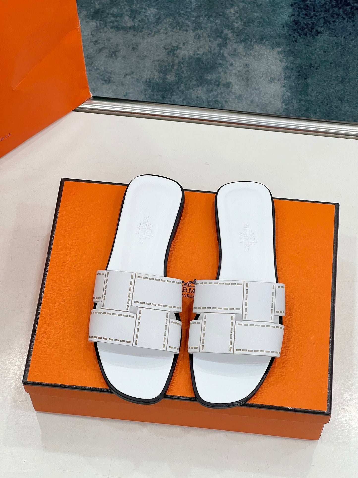 IDIOMA SANDAL IN WHITE CALFSKIN - 34