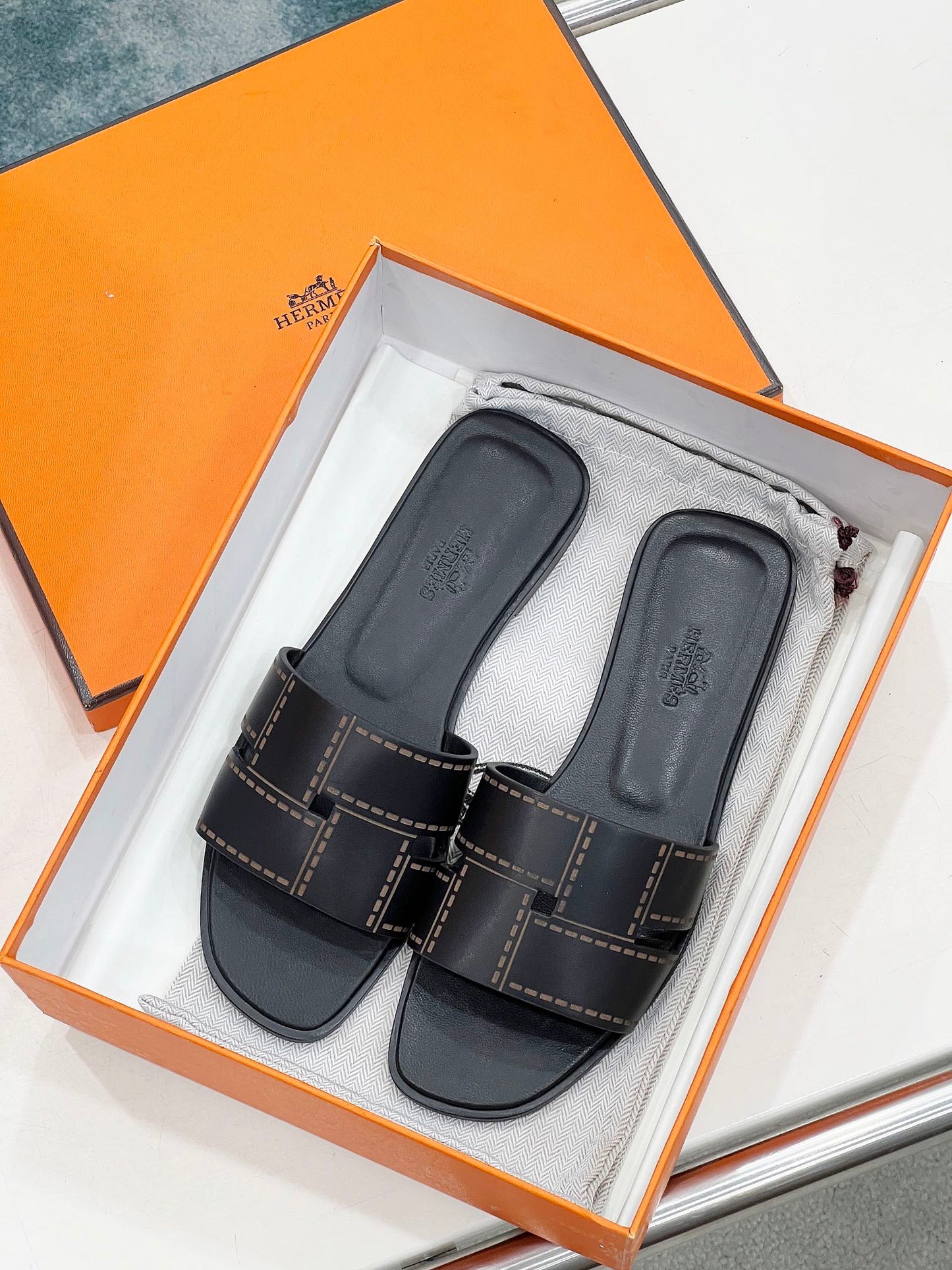 IDIOMA SANDAL IN BLACK CALFSKIN - 34