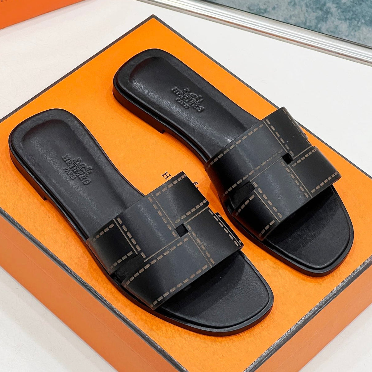 IDIOMA SANDAL IN BLACK CALFSKIN - 34