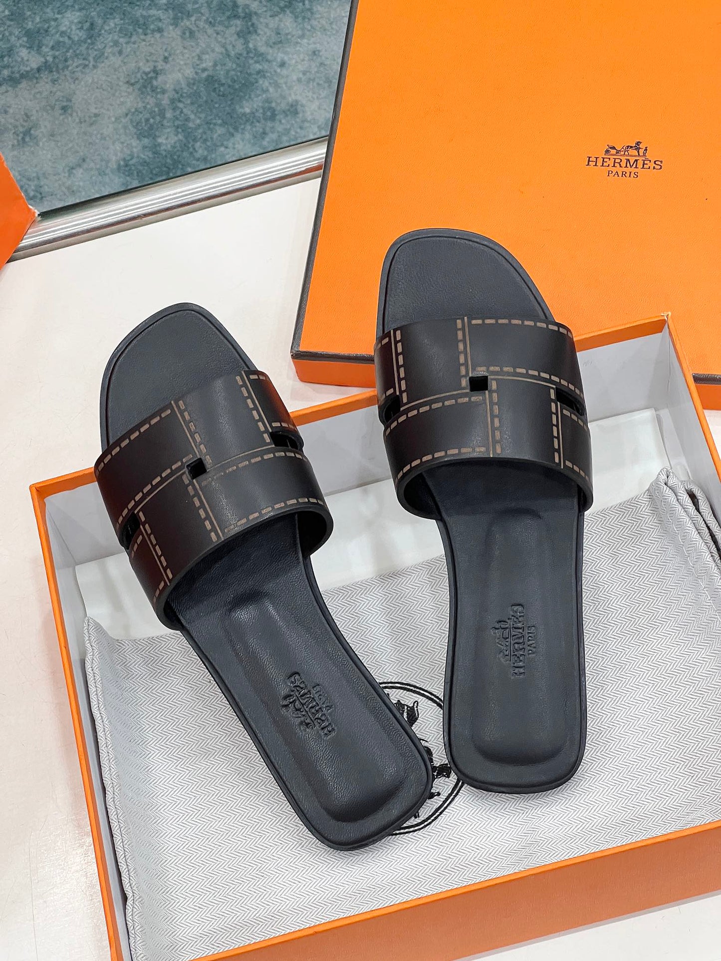 IDIOMA SANDAL IN BLACK CALFSKIN - 34