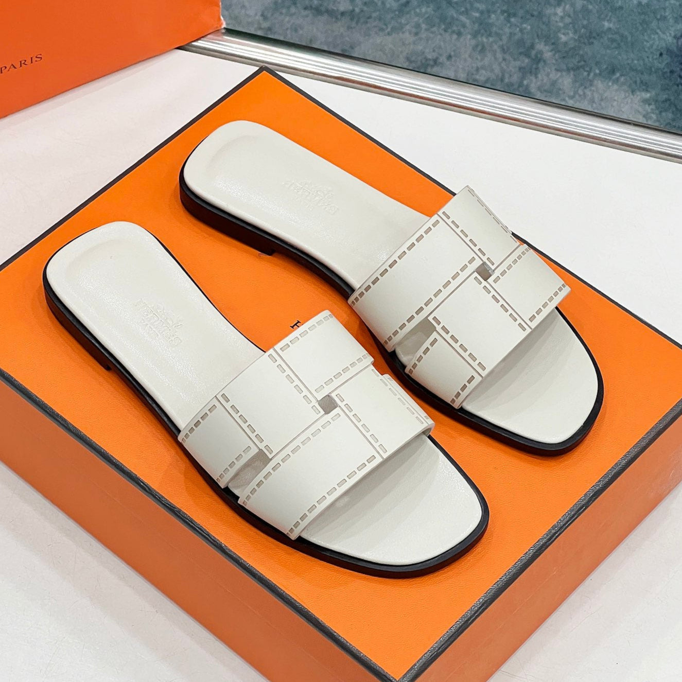 IDIOMA SANDAL IN WHITE CREAM CALFSKIN - 34