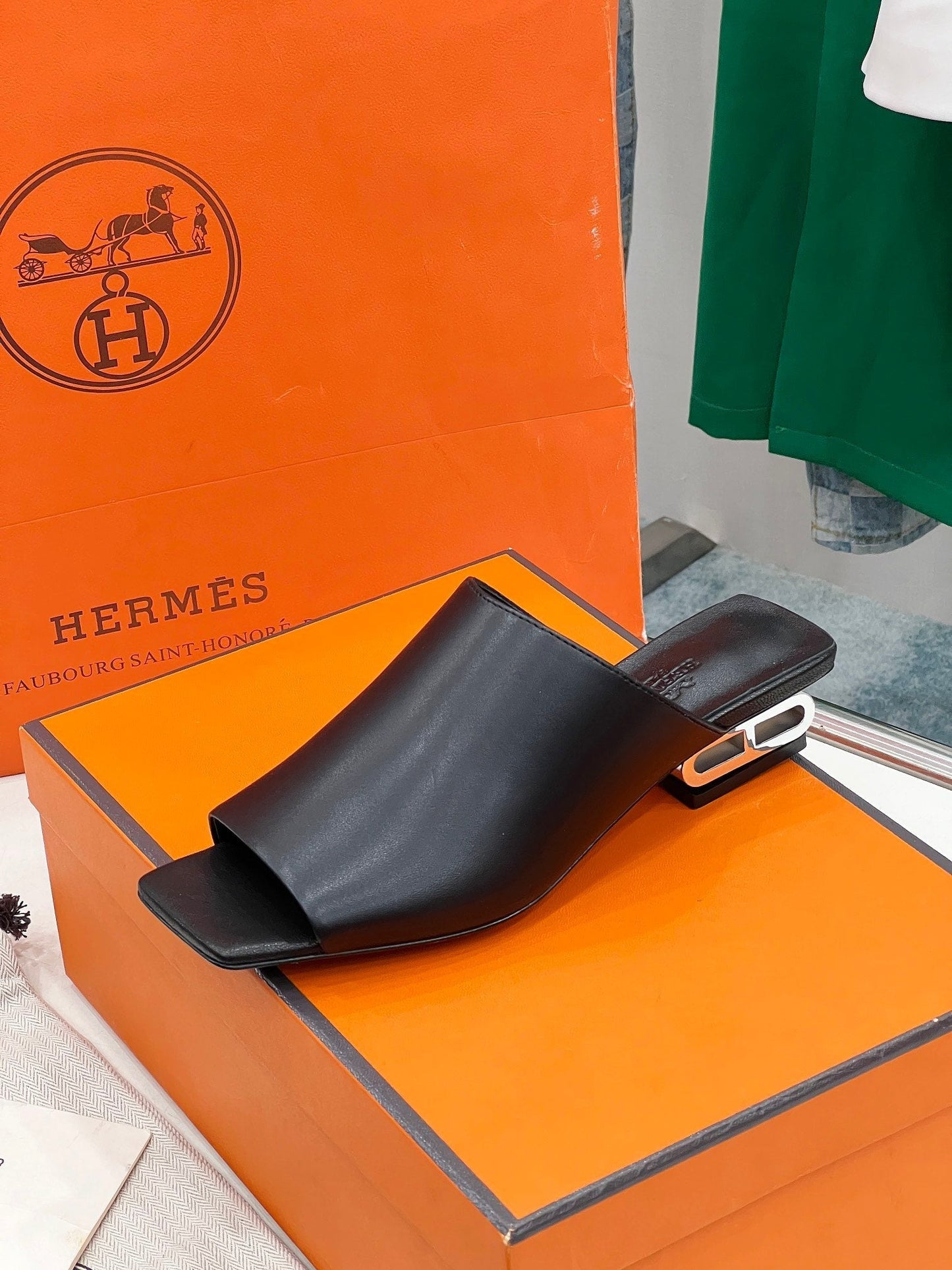 IDOLE SANDAL IN BLACK CALFSKIN - 35