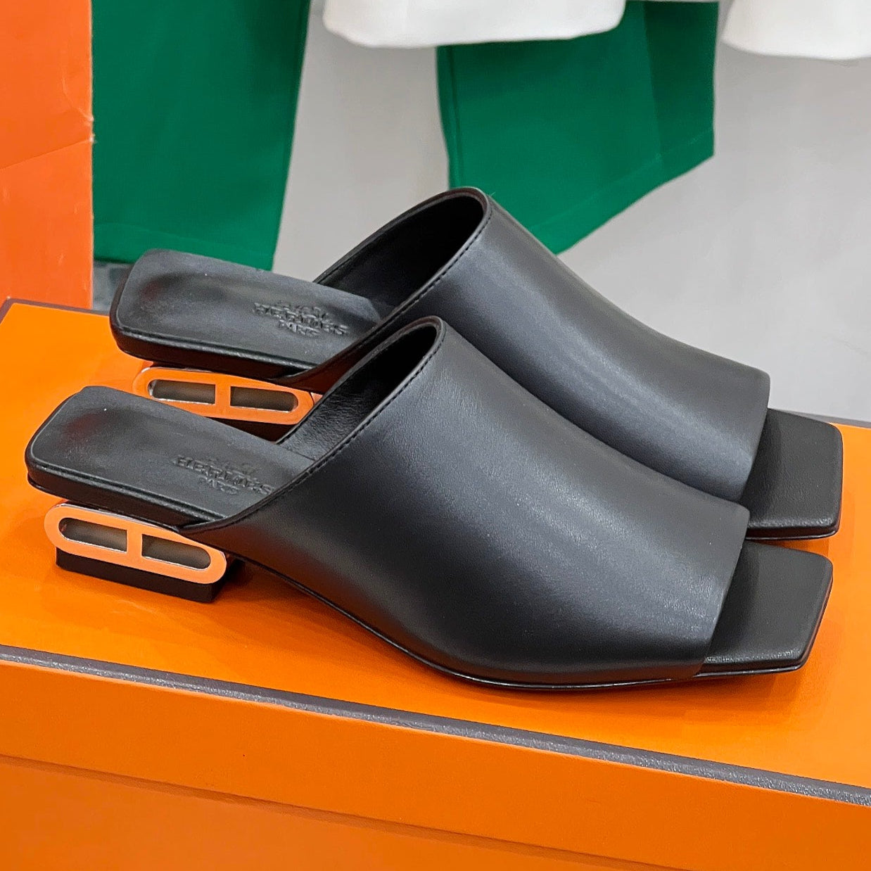 IDOLE SANDAL IN BLACK CALFSKIN - 35