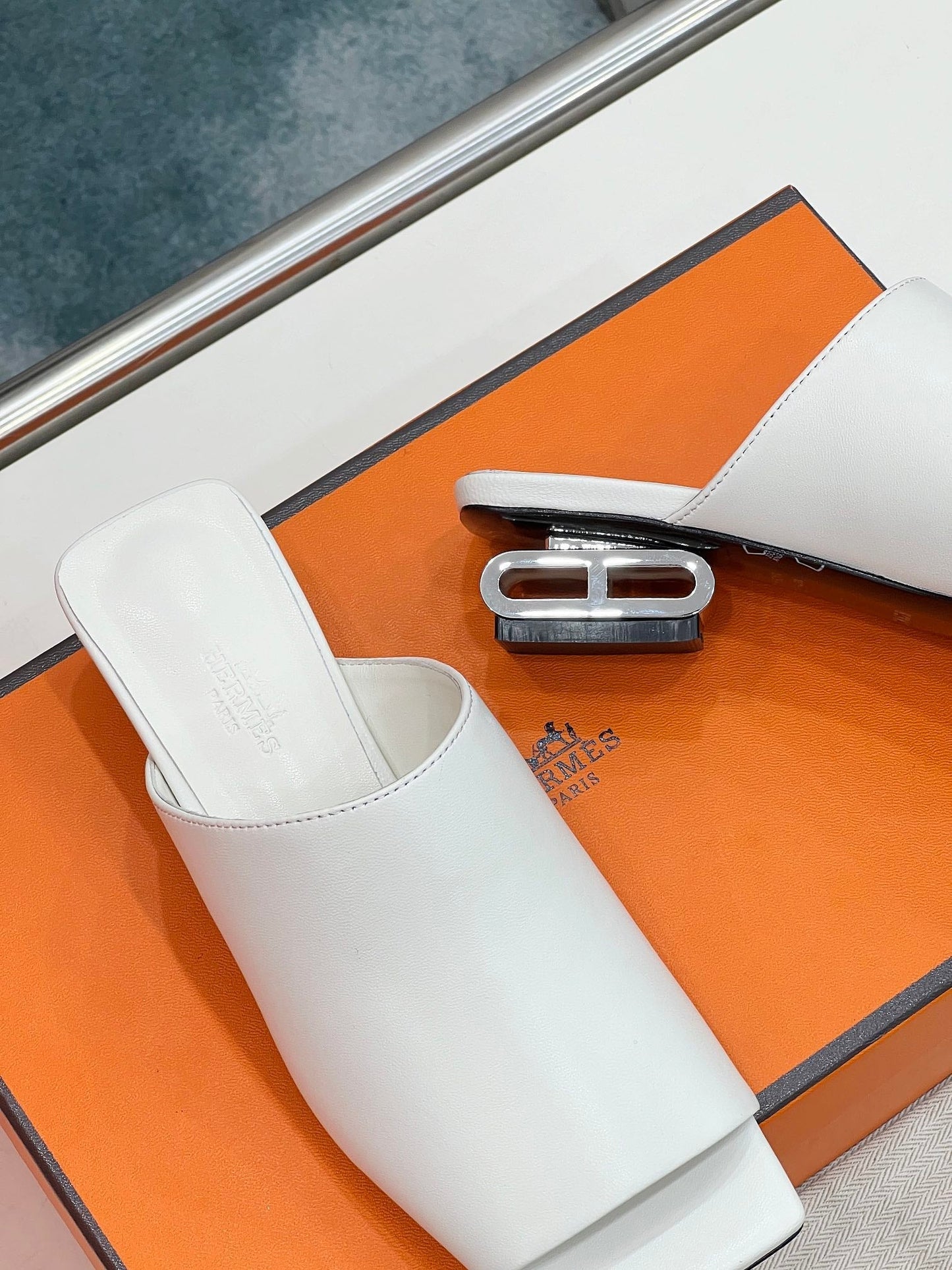 IDOLE SANDAL IN WHITE CALFSKIN - 35