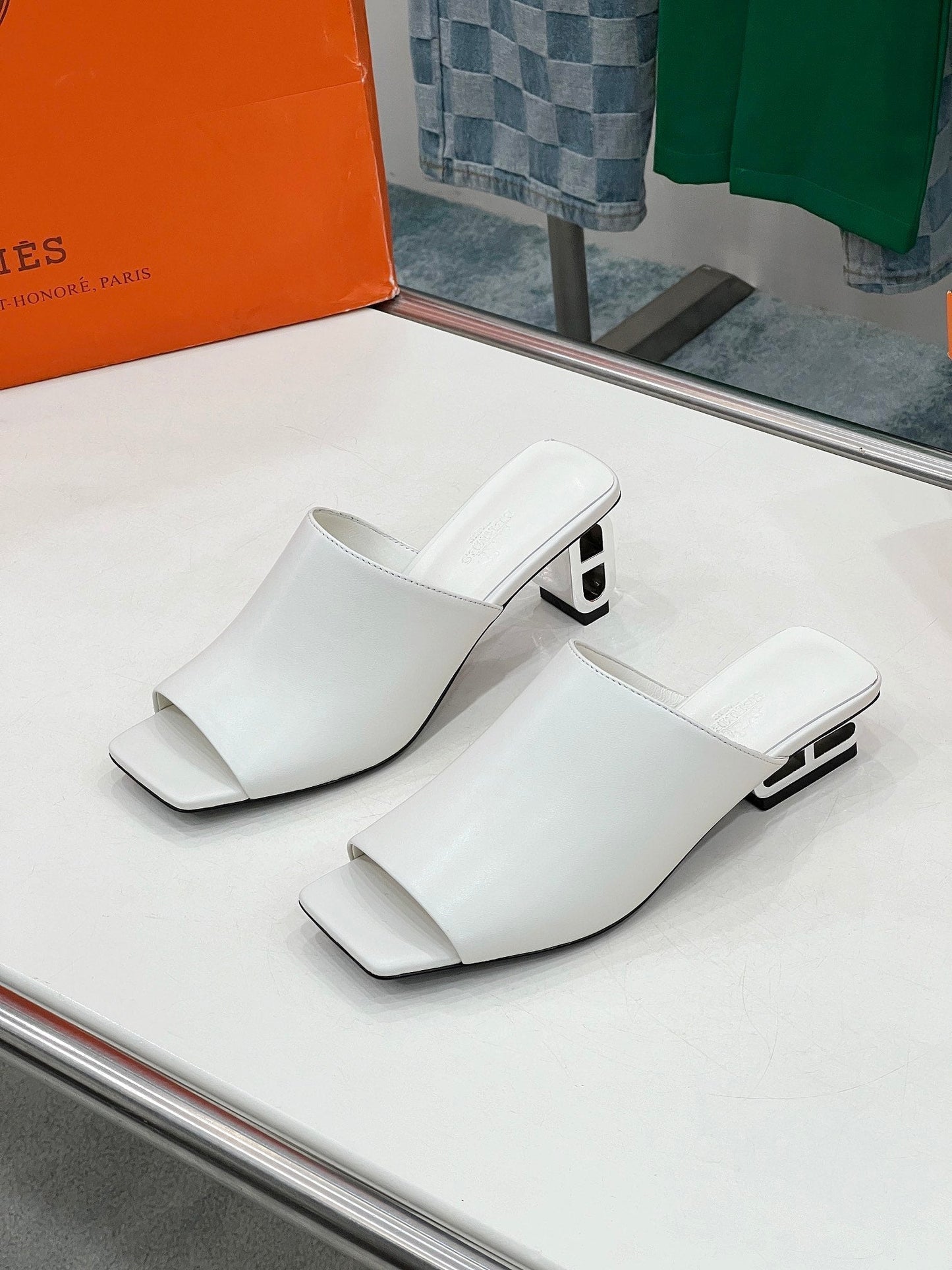 IDOLE SANDAL IN WHITE CALFSKIN - 35