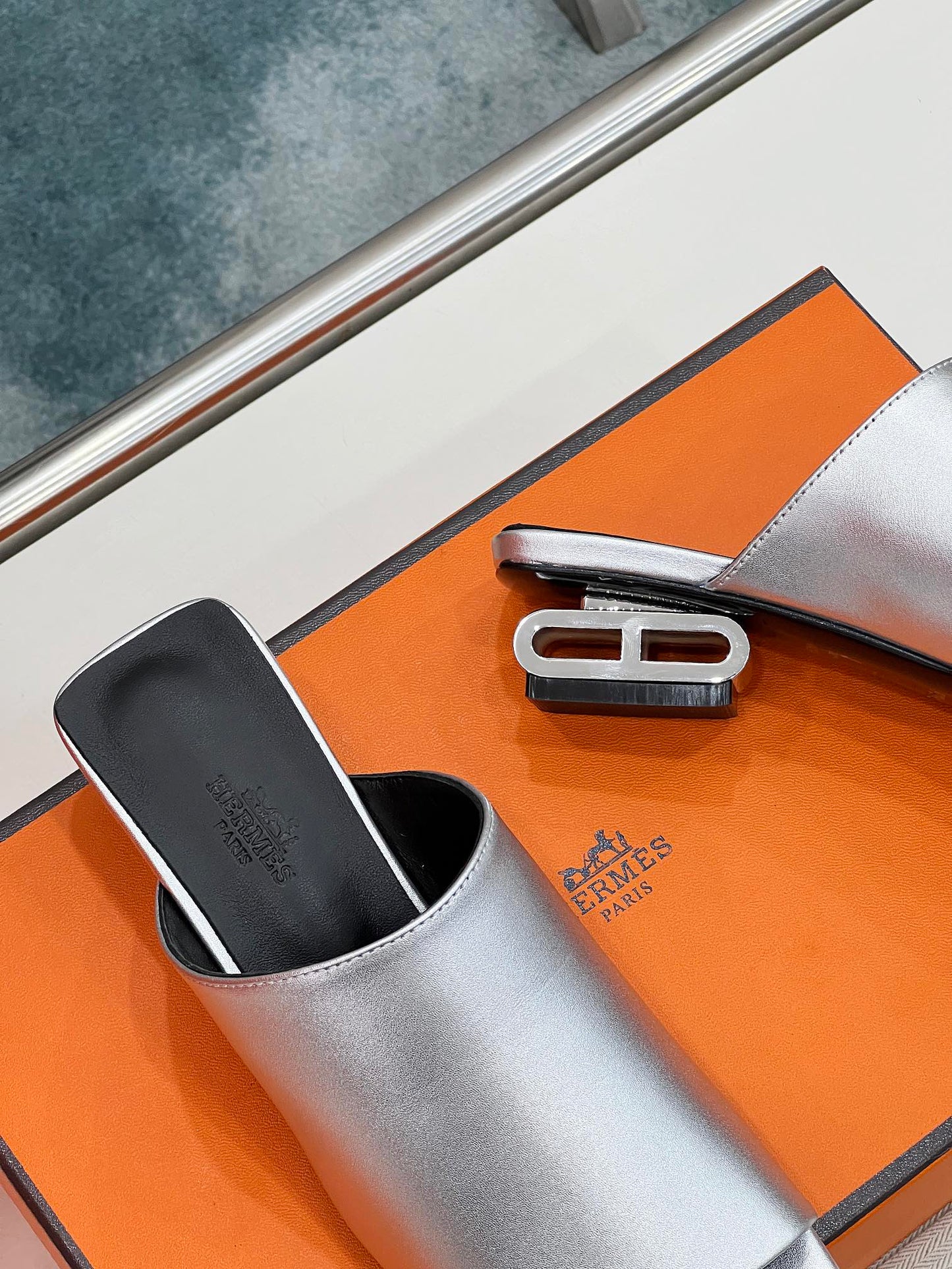IDOLE SANDAL IN SILVER CALFSKIN - 35