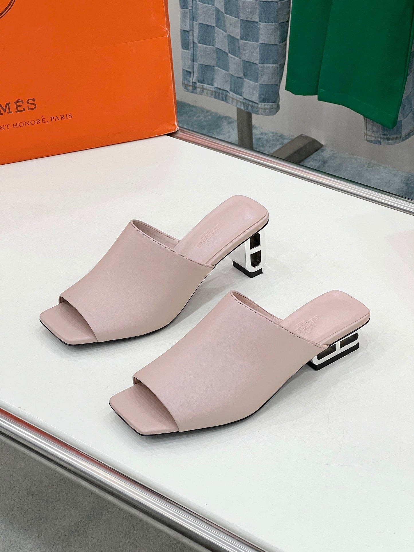 IDOLE SANDAL IN BABY PINK CALFSKIN - 35