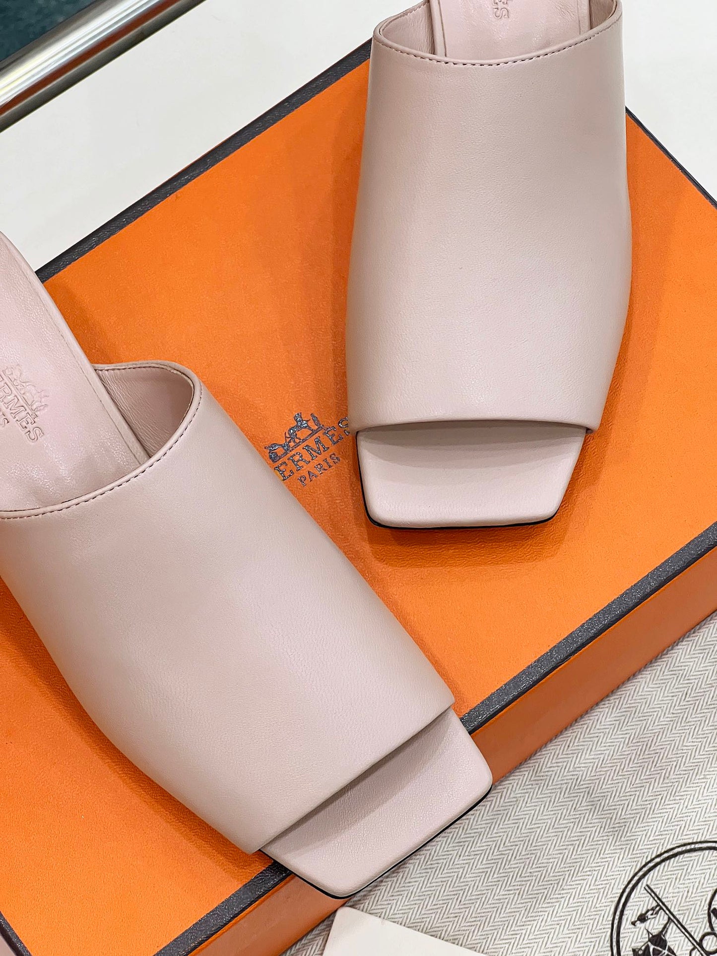 IDOLE SANDAL IN BABY PINK CALFSKIN - 35