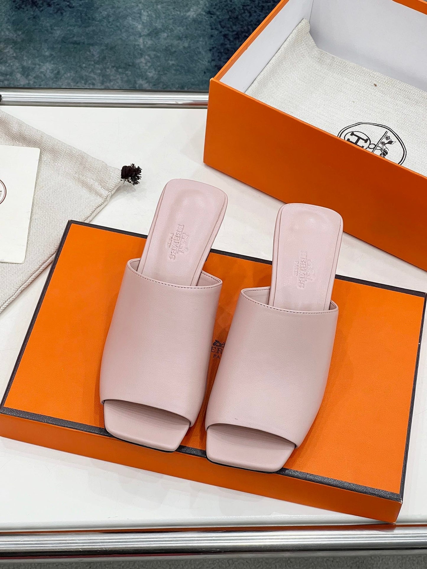 ICONIQUE 60 SANDAL IN BABY PINK CALFSKIN - 35