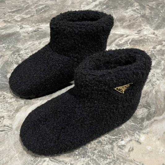 ЧЕРЕВИКИ PRADA 26S З ЧОРНОГО ХУТРА