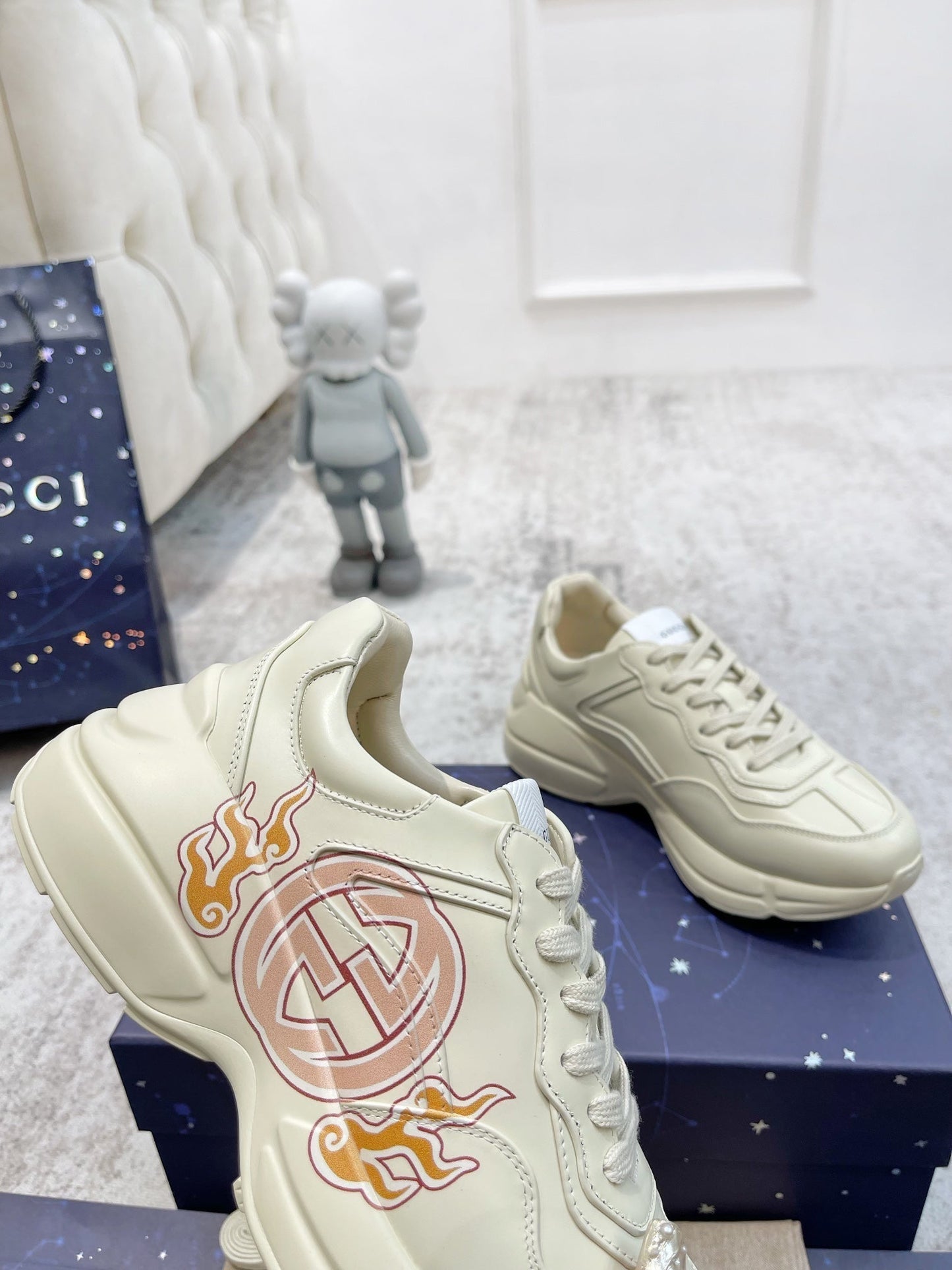 GG RHYTON TRAINER WHITE LAMBSKIN WITH FIRE MOTIF - 35