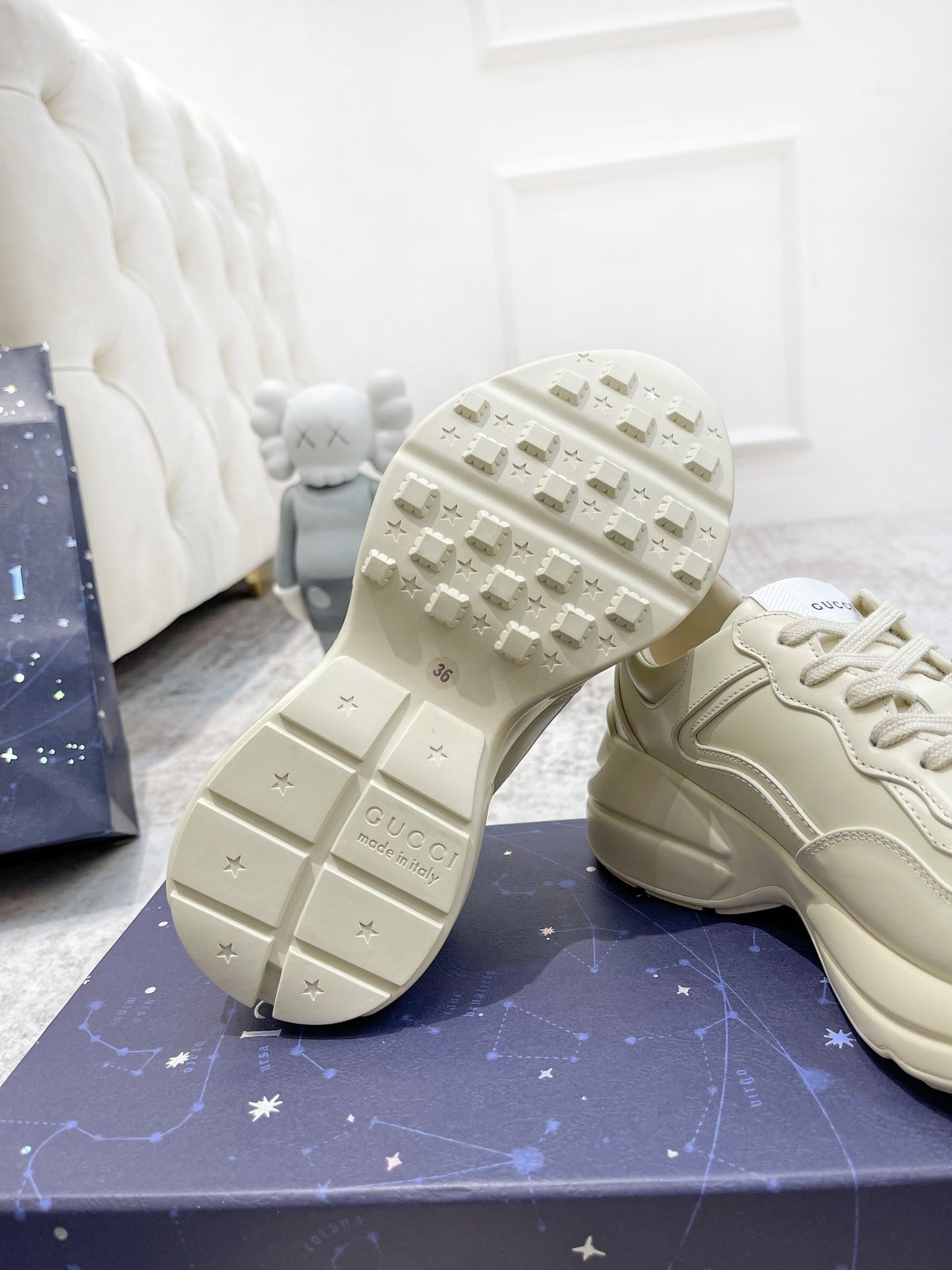 GG RHYTON TRAINER WHITE LAMBSKIN WITH SKY DINO MOTIF - 35