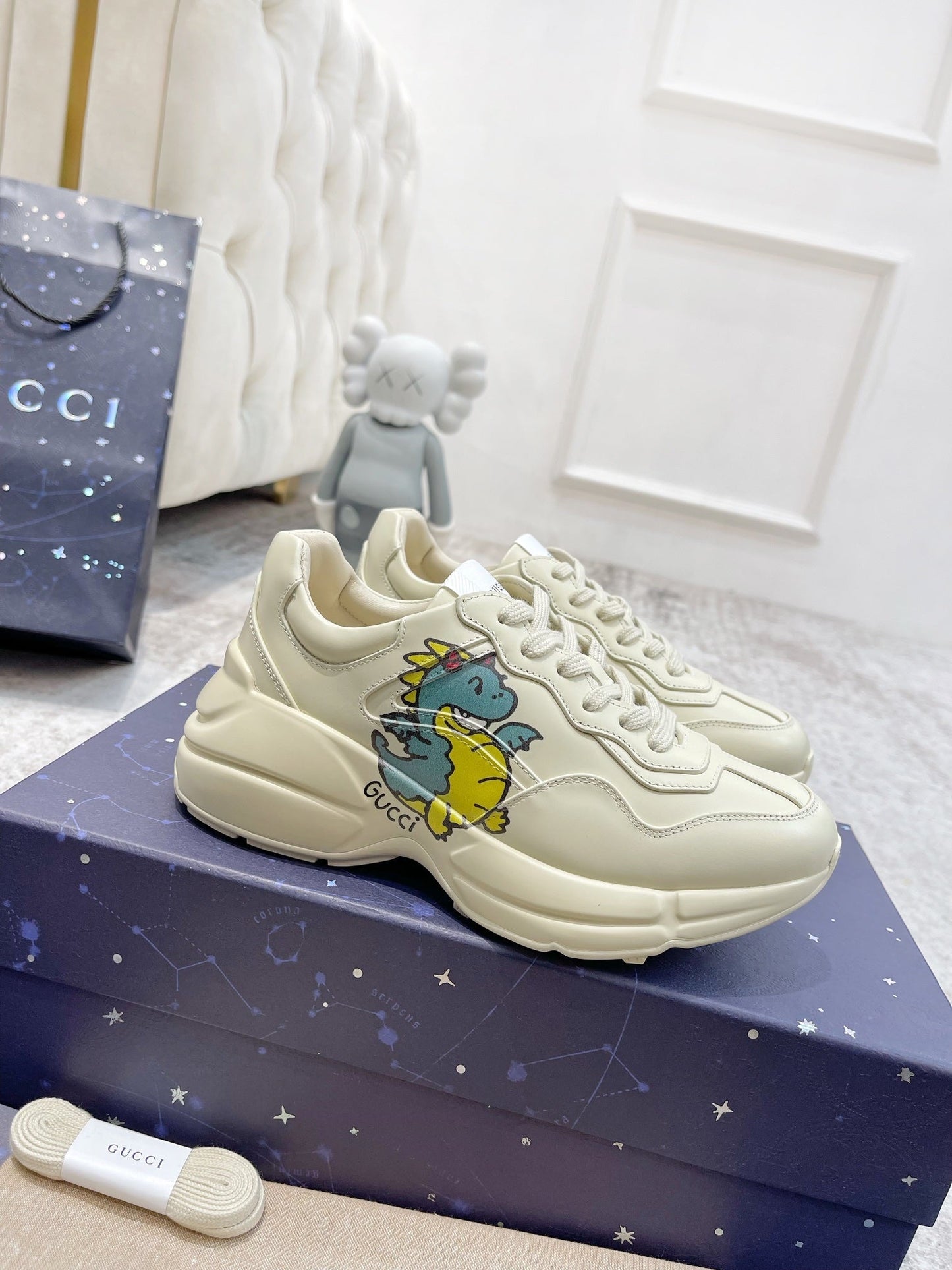 GG RHYTON TRAINER WHITE LAMBSKIN WITH SKY DINO MOTIF - 35