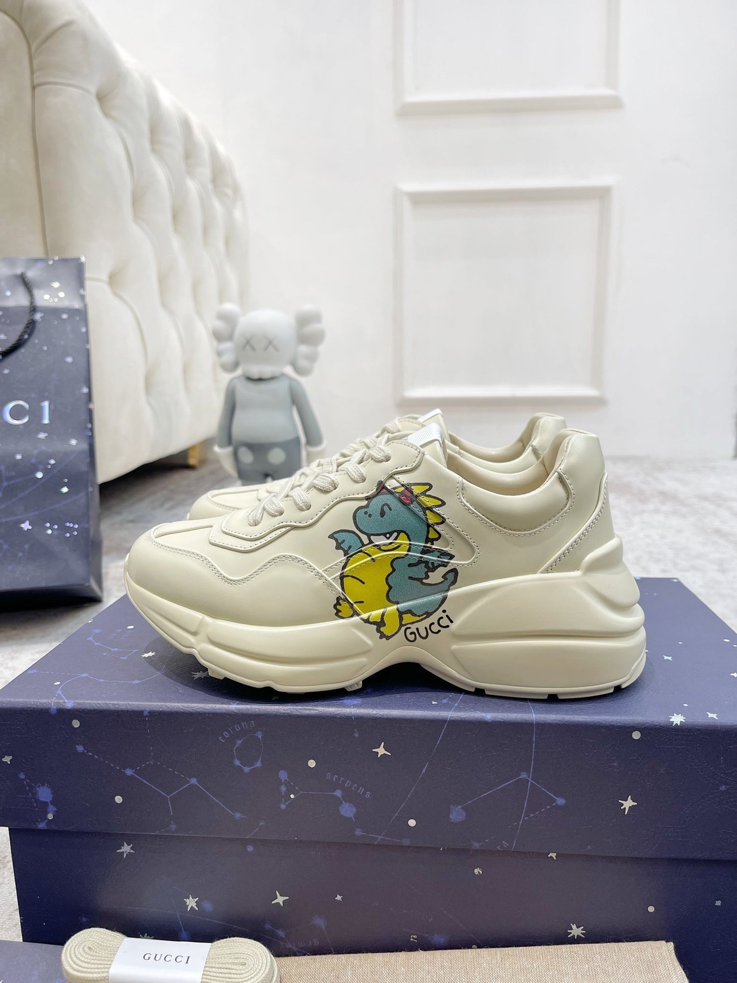 GG RHYTON TRAINER WHITE LAMBSKIN WITH SKY DINO MOTIF - 35