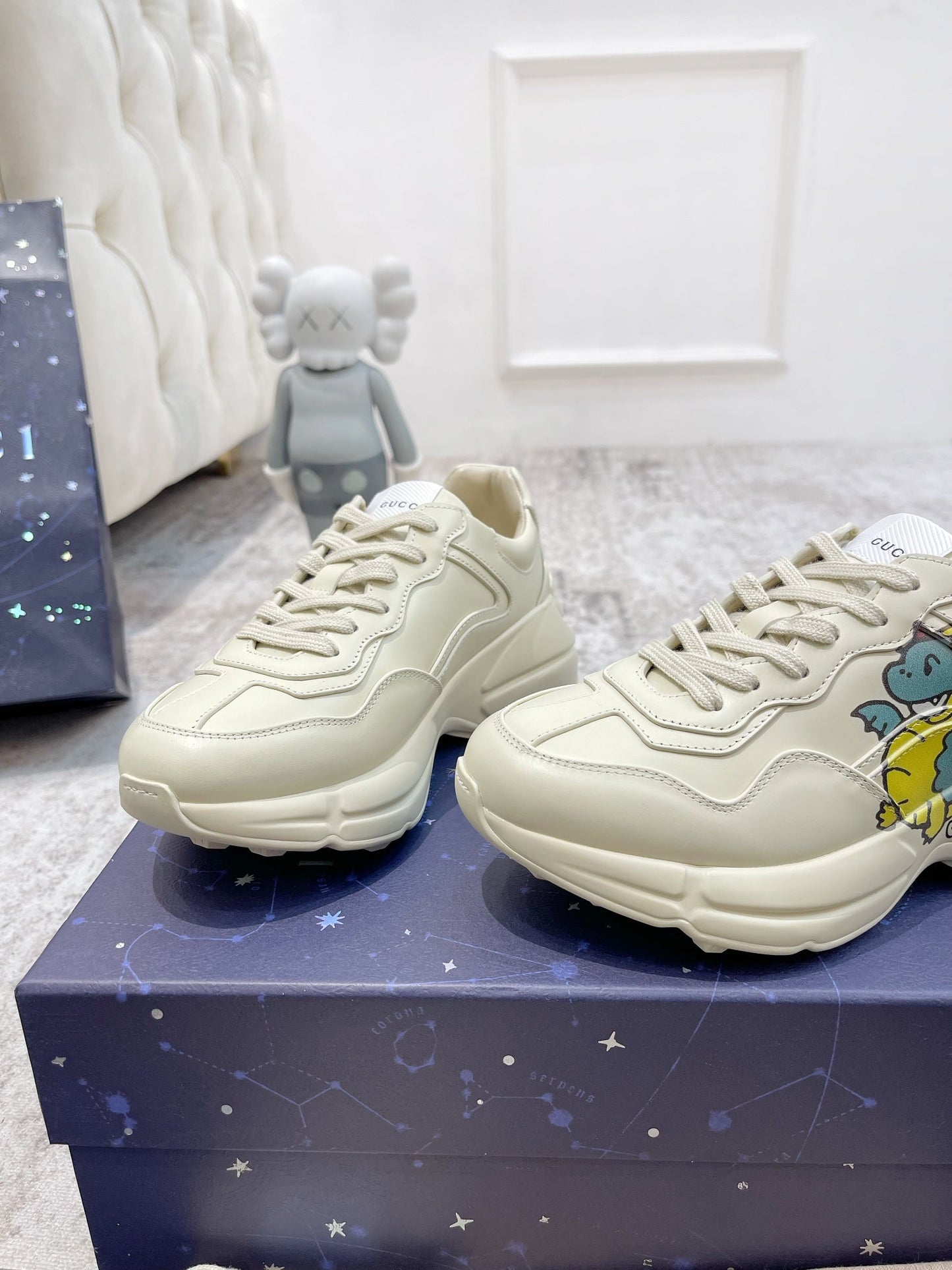 GG RHYTON TRAINER WHITE LAMBSKIN WITH SKY DINO MOTIF - 35