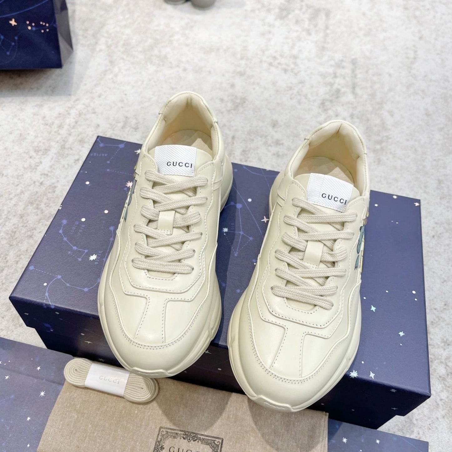GG RHYTON TRAINER WHITE LAMBSKIN WITH SKY DINO MOTIF - 35