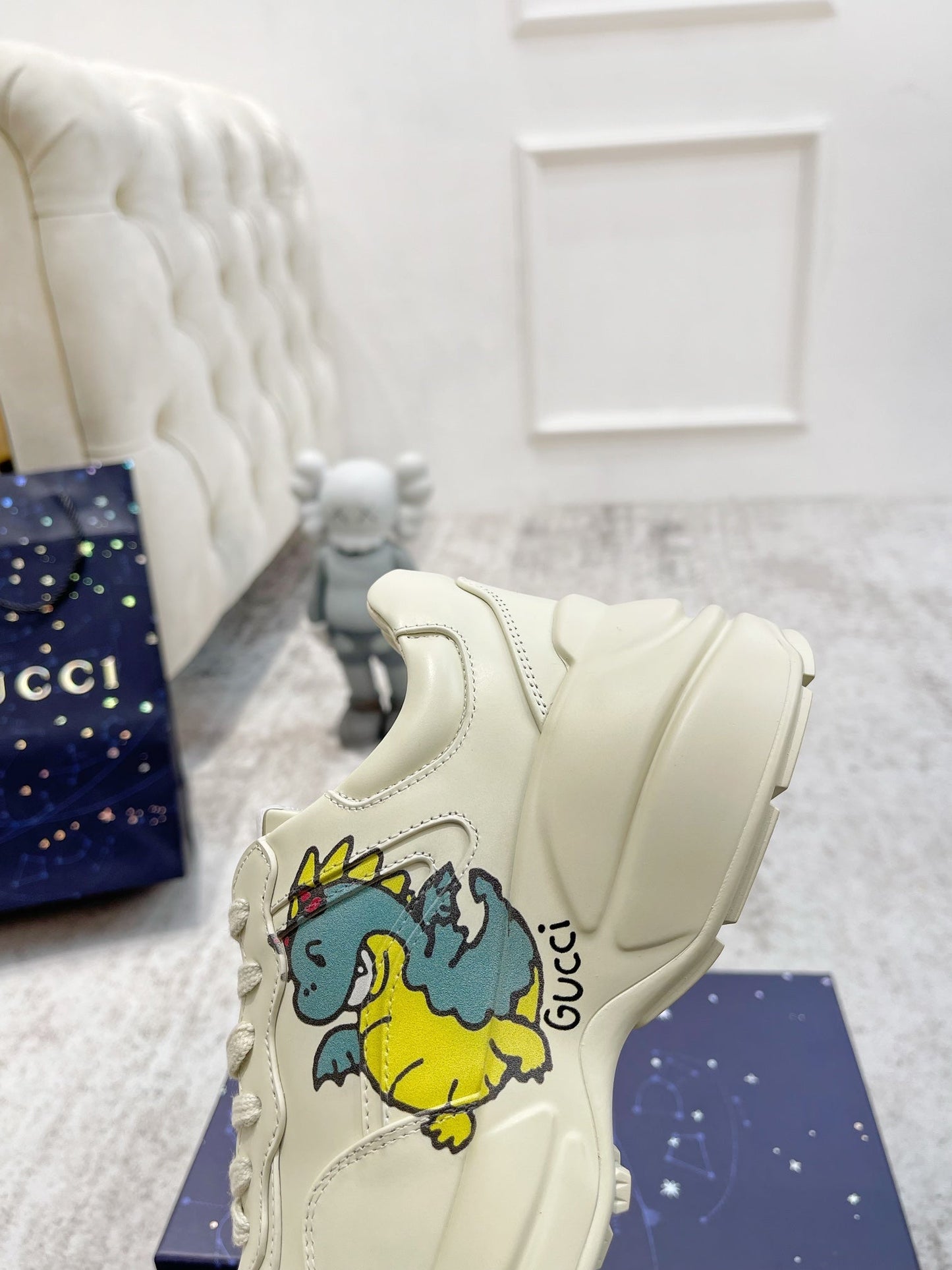 GG RHYTON TRAINER WHITE LAMBSKIN WITH SKY DINO MOTIF - 35