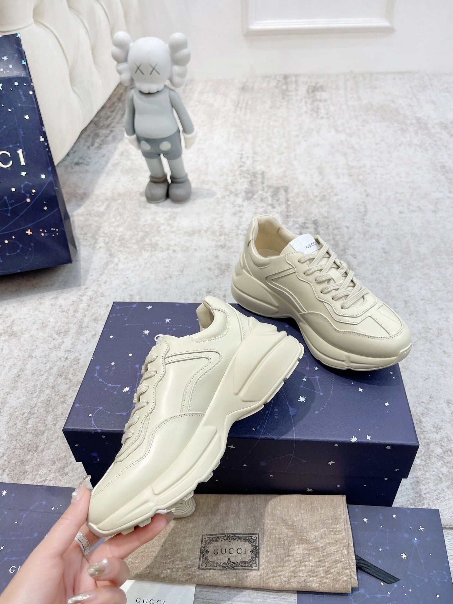 GG RHYTON TRAINER WHITE LAMBSKIN WITH SKY DINO MOTIF - 35