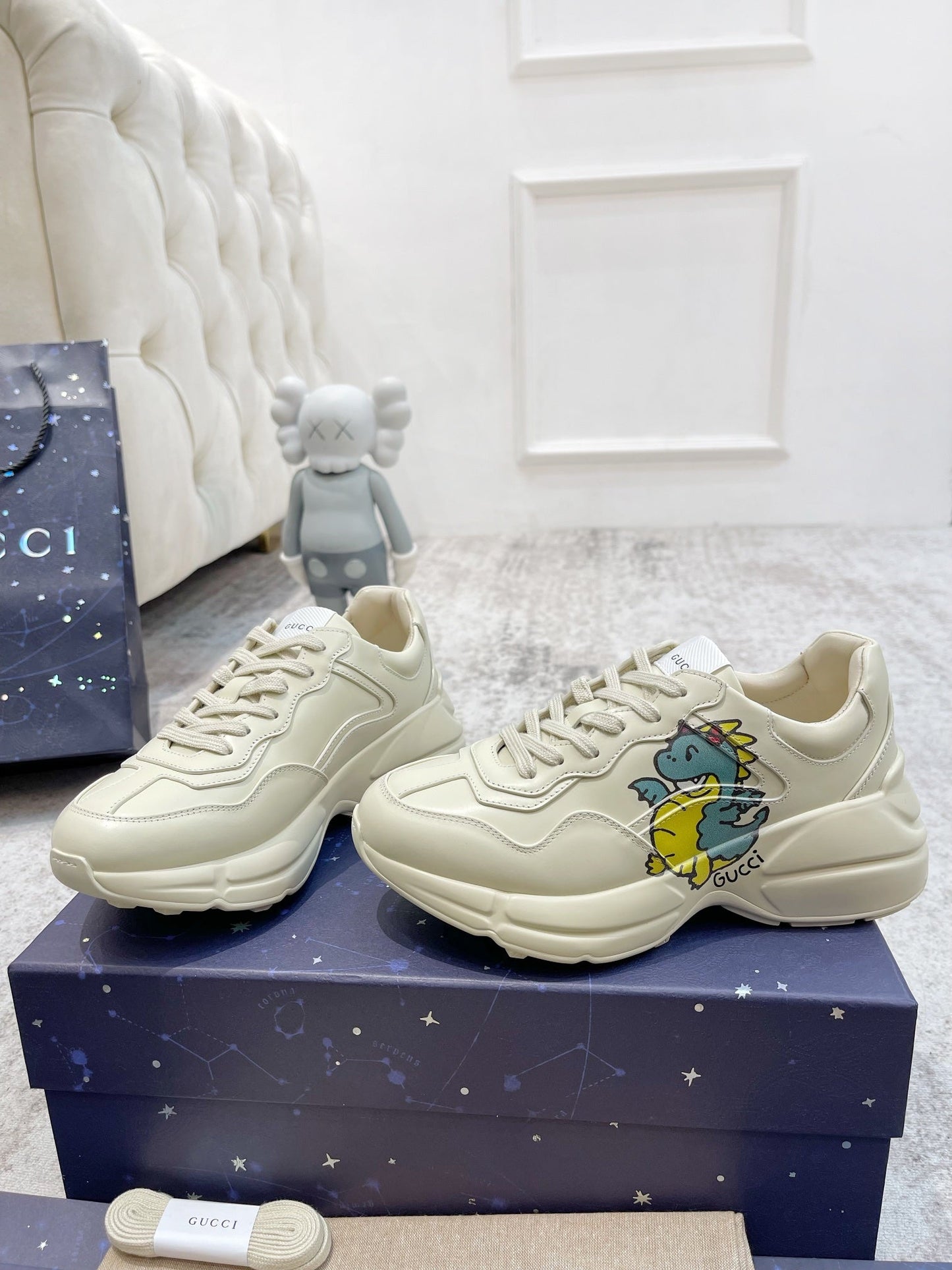 GG RHYTON TRAINER WHITE LAMBSKIN WITH SKY DINO MOTIF - 35