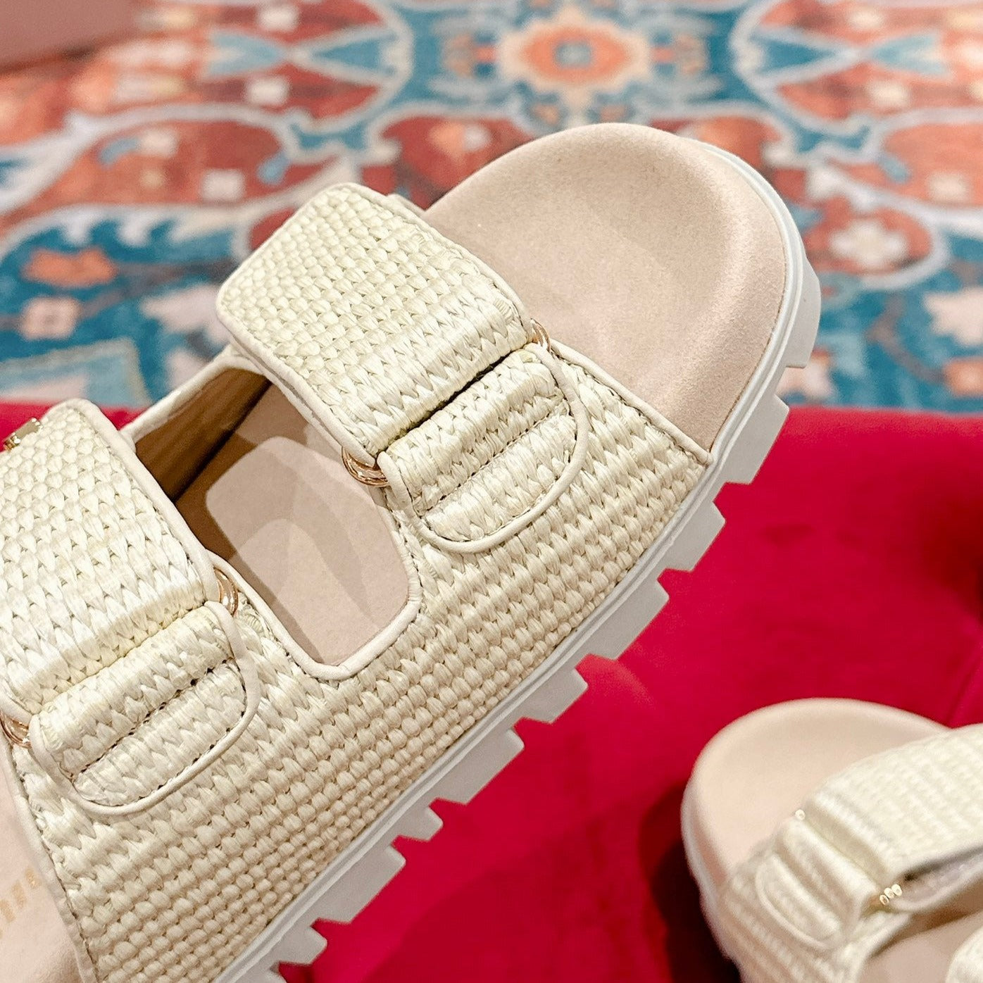 Women's Sandals Bright Cream Sheepskin With Straps - 35
