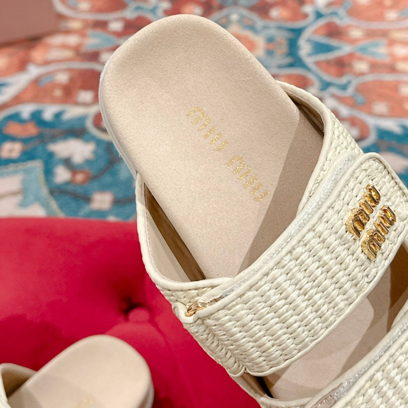 Women's Sandals Bright Cream Sheepskin With Straps - 35
