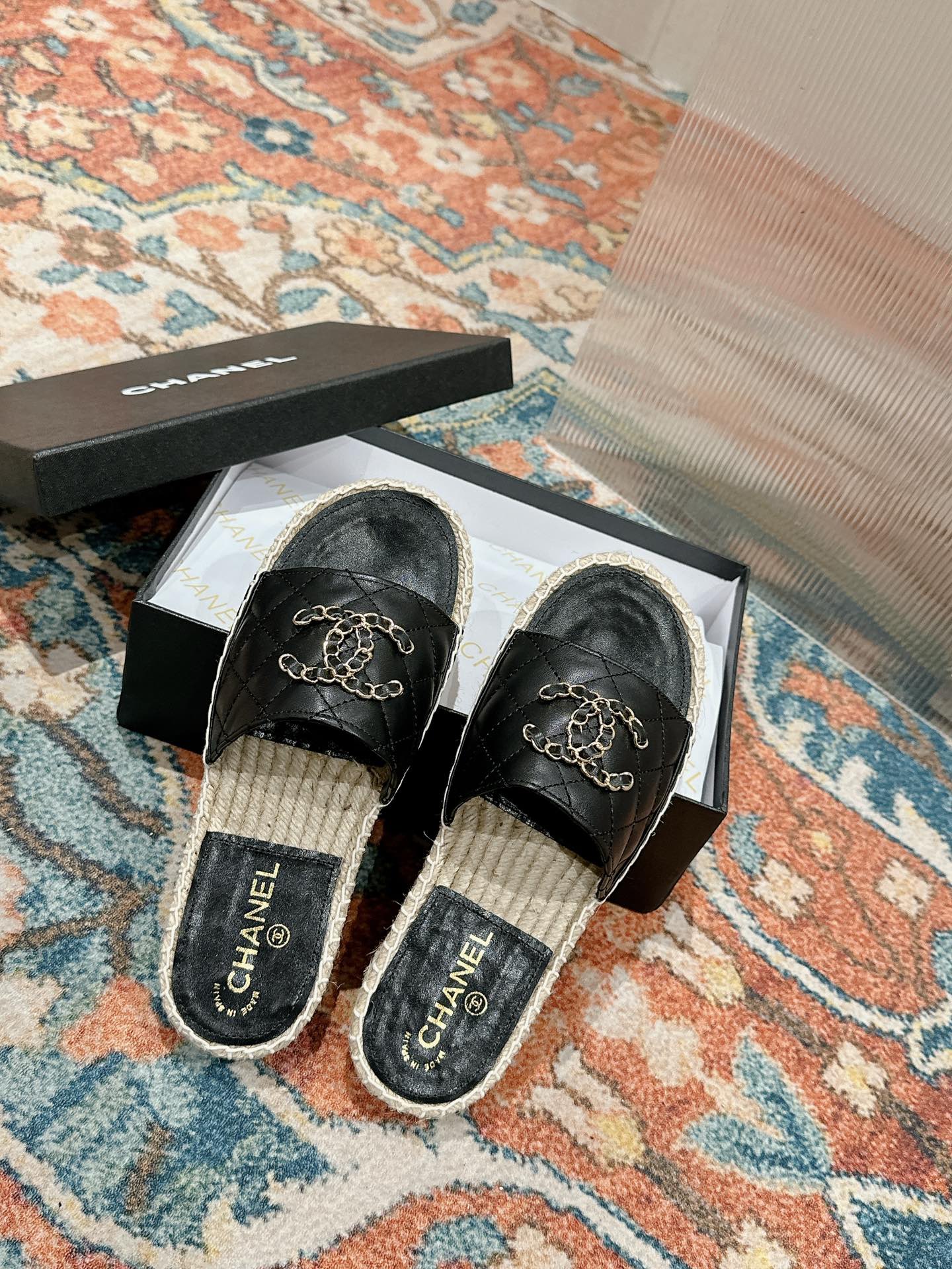 FLAT SLIPPERS IN BLACK LAMBSKIN AND WOVEN WITH LOGO - 35