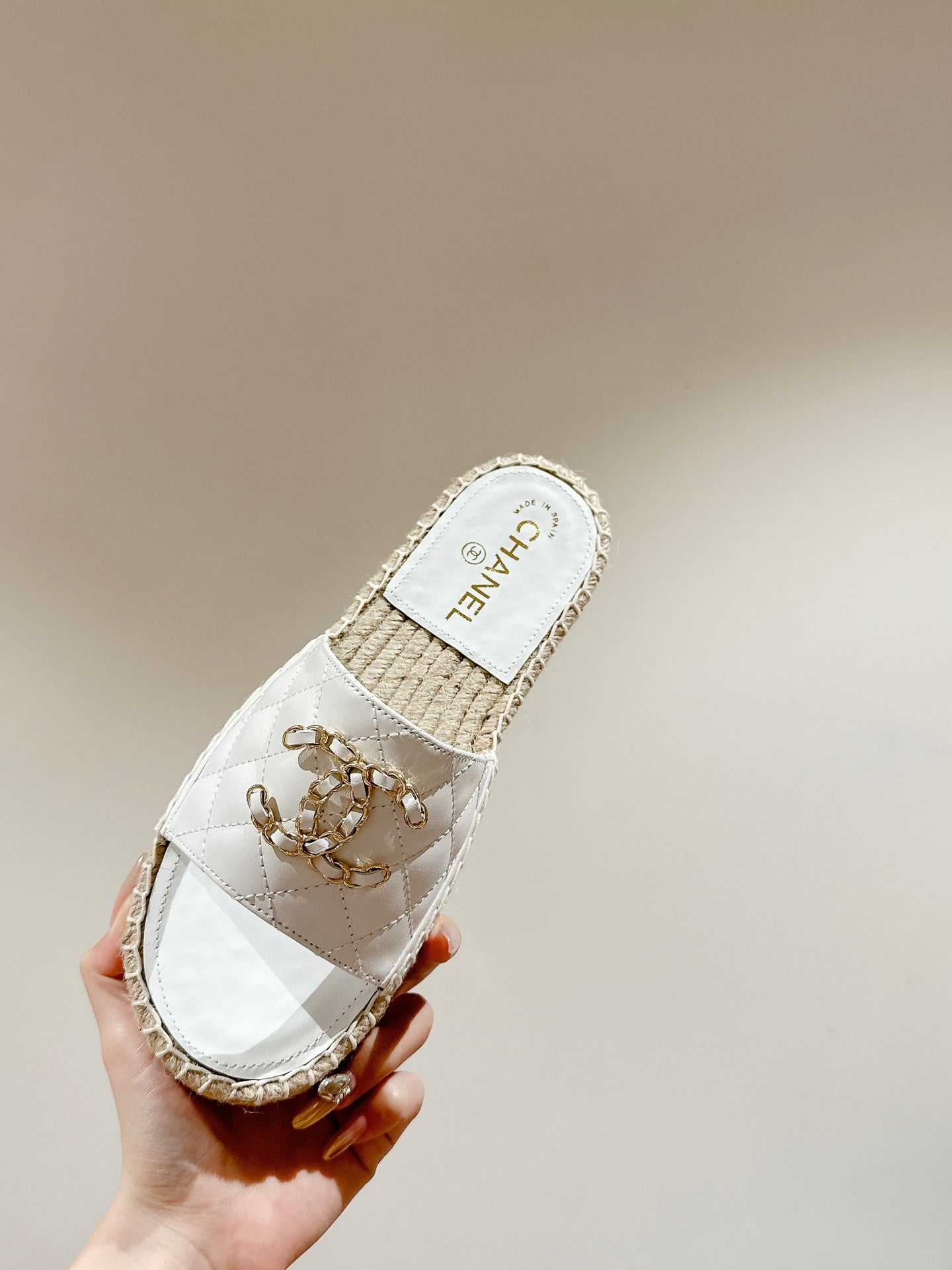 FLAT SLIPPERS IN WHITE LAMBSKIN AND WOVEN WITH LOGO - 35