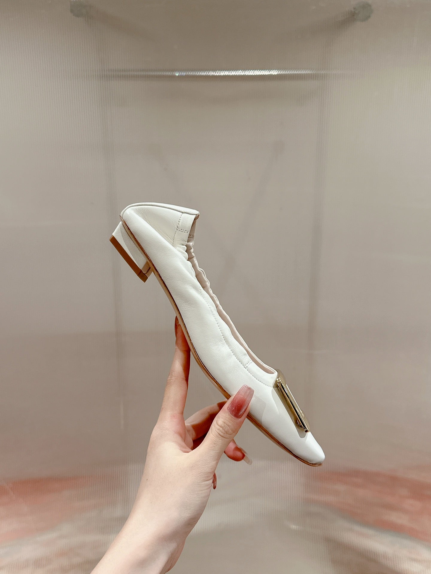 BELLE VIVIER BALLERINAS IN WHITE SHINY LAMBSKIN GOLD PATENT SQUARE BUCKLE - 35