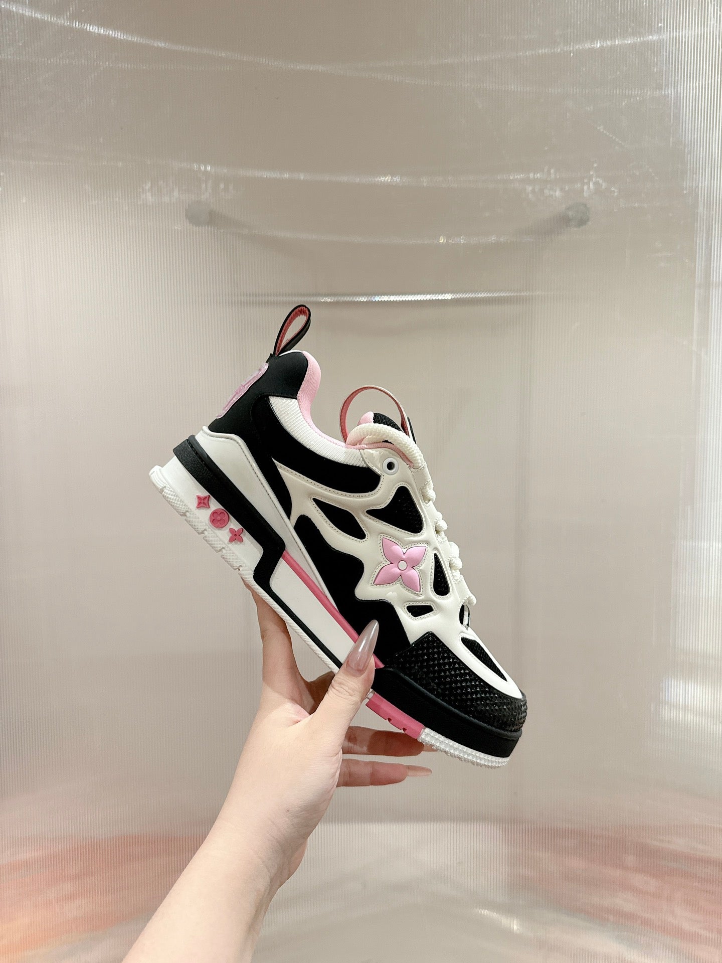 LV SKATE SNEAKER IN WHITE MIX BLACK AND LIGHT PINK CALFSKIN - 35