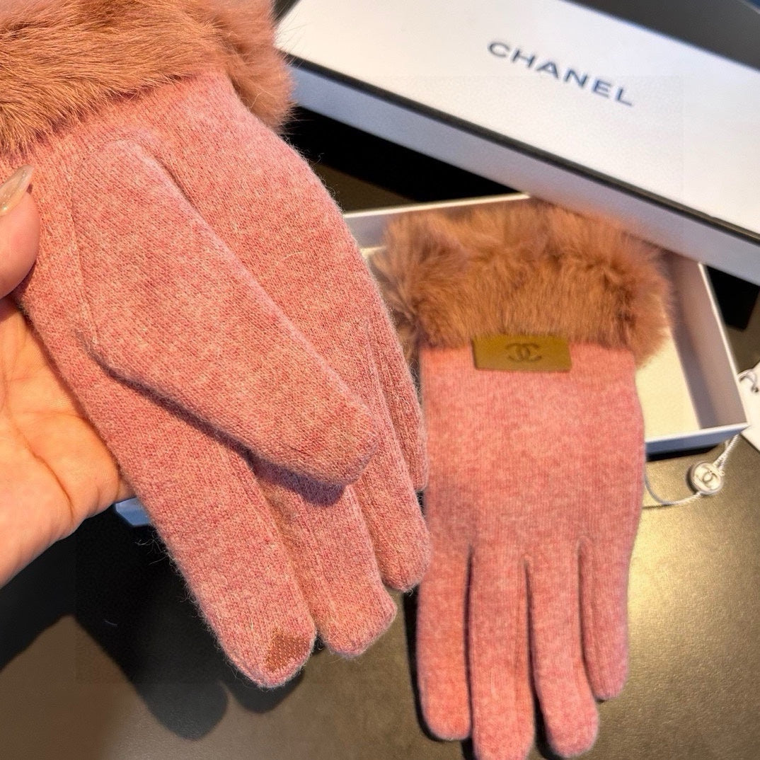 GLOVES IN FLAMINGO PINK WOOL AND RABBIT FUR 420534