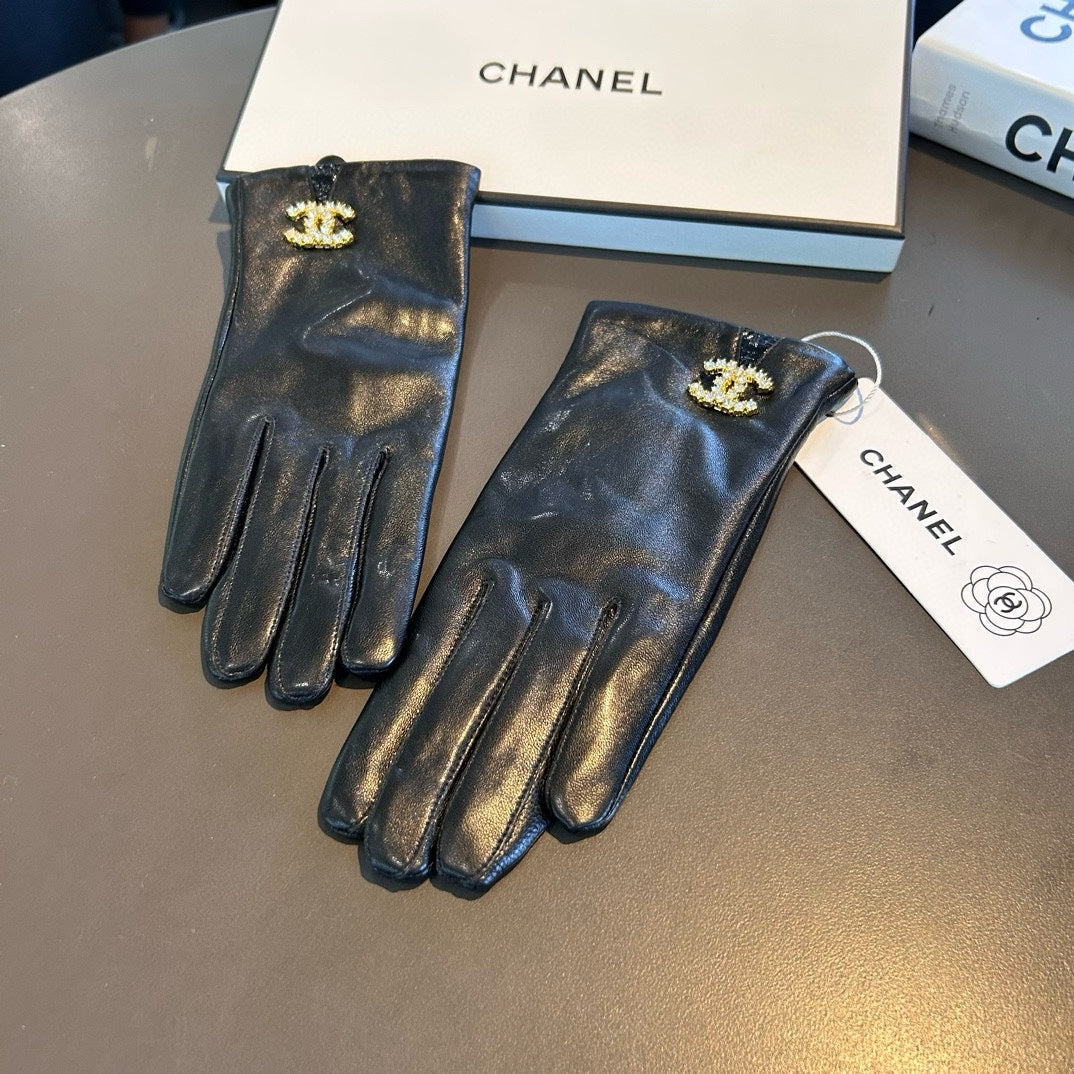 TOUCHSCREEN GLOVES IN BLACK LAMBSKIN WITH GOLD LOGO 462272 - M
