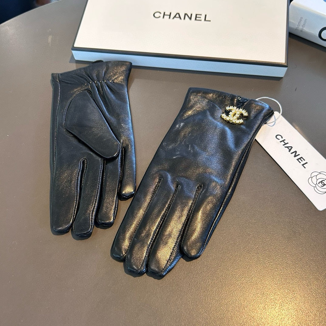 TOUCHSCREEN GLOVES IN BLACK LAMBSKIN WITH GOLD LOGO 462272 - M