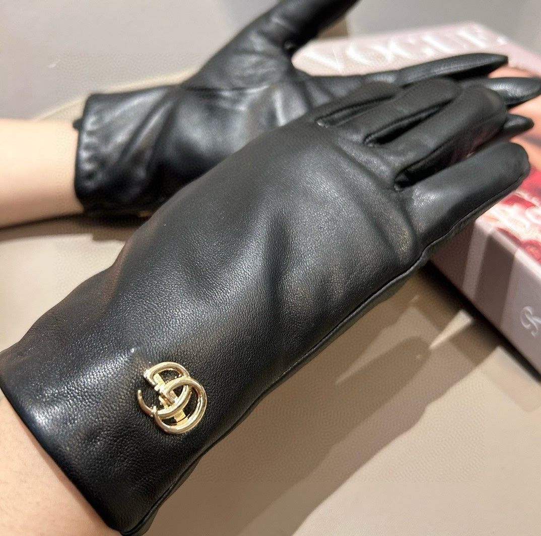 TOUCHSCREEN GLOVES IN BLACK LAMBSKIN AND SHEARLING LINING 463863 - M