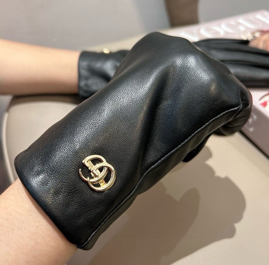 TOUCHSCREEN GLOVES IN BLACK LAMBSKIN AND SHEARLING LINING 463863 - M
