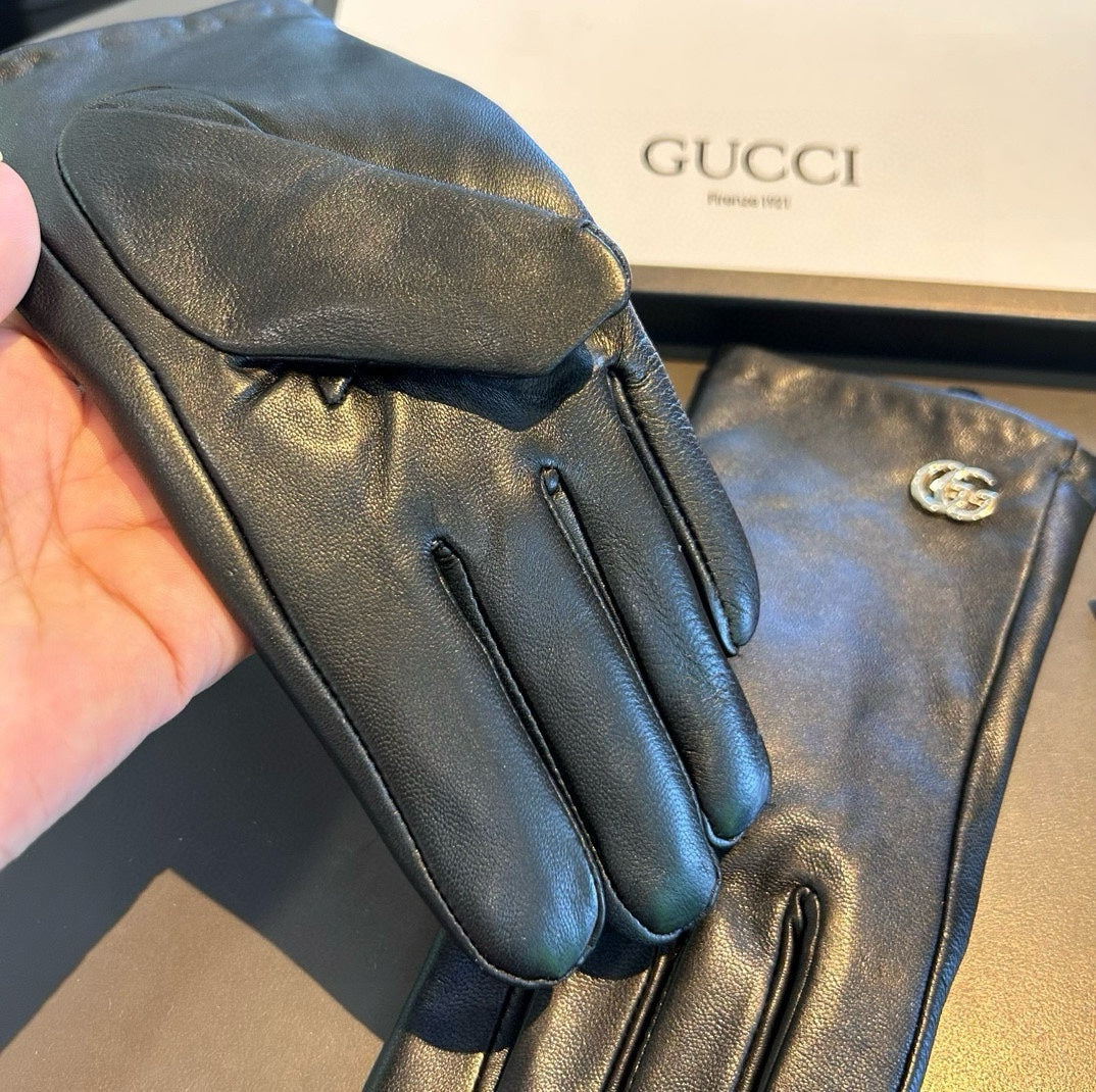 TOUCHSCREEN GLOVES IN BLACK LAMBSKIN AND SHEARLING LINING 463863 - M