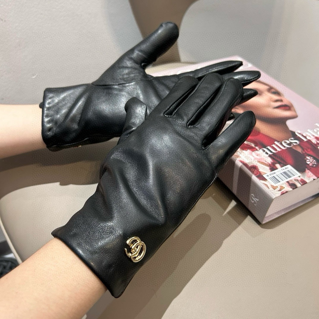 TOUCHSCREEN GLOVES IN BLACK LAMBSKIN AND SHEARLING LINING 463863 - M