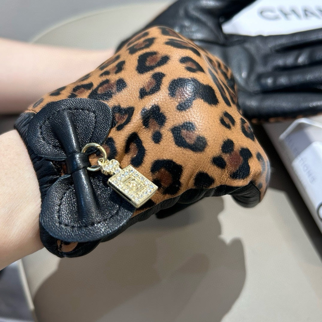 GLOVES IN PERU BROWN MONOGRAM LAMBSKIN 465005 - M