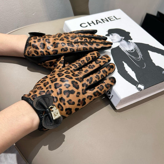GLOVES IN PERU BROWN MONOGRAM LAMBSKIN 465005 - M