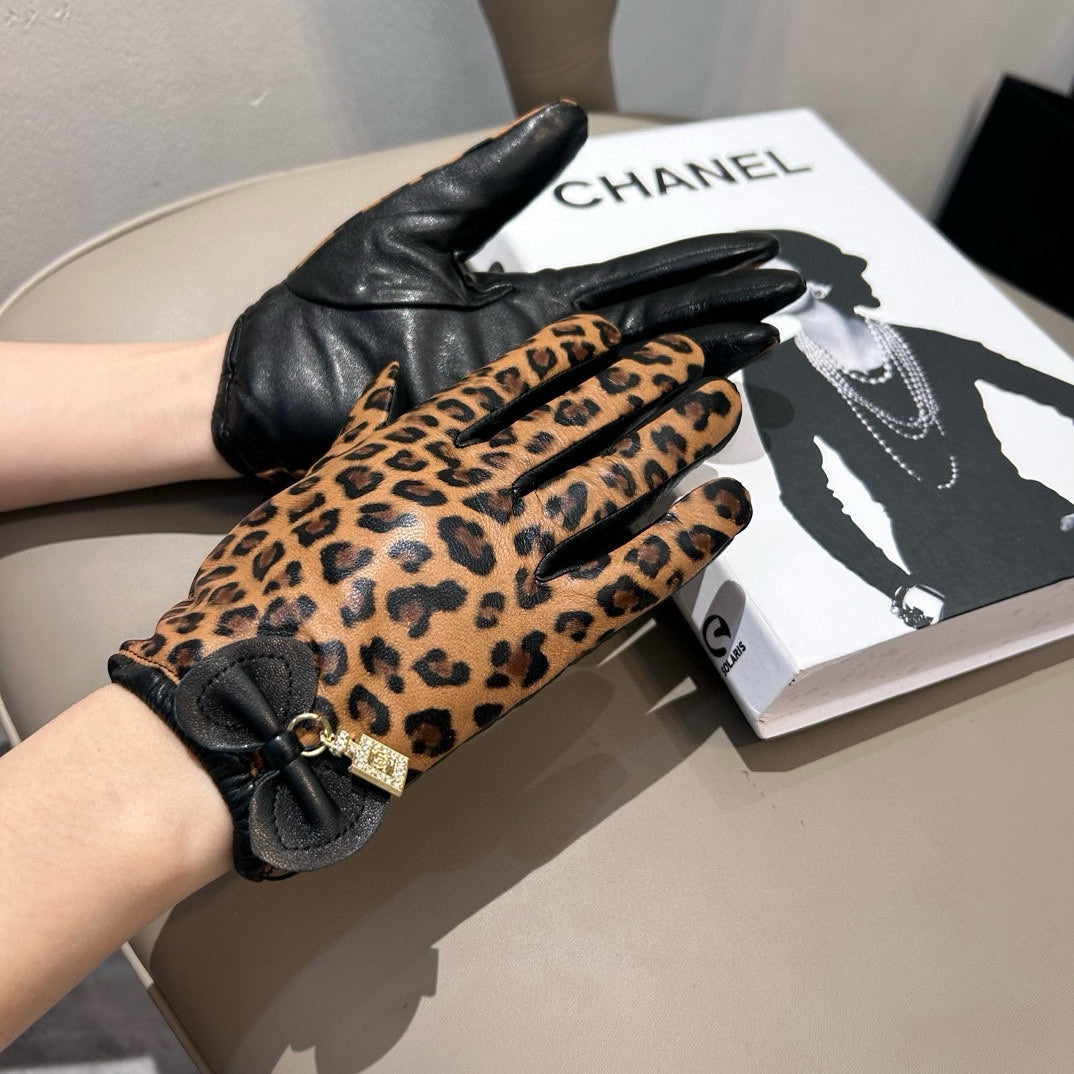 GLOVES IN PERU BROWN MONOGRAM LAMBSKIN 465005 - M