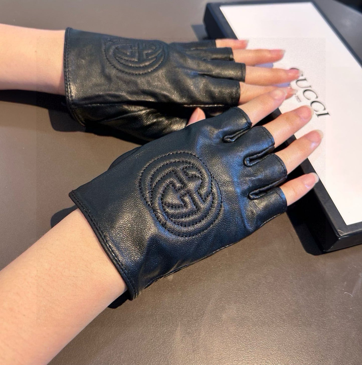 FINGERLESS GLOVES IN BLACK LAMBSKIN AND CASHMERE LINING 465790 - M