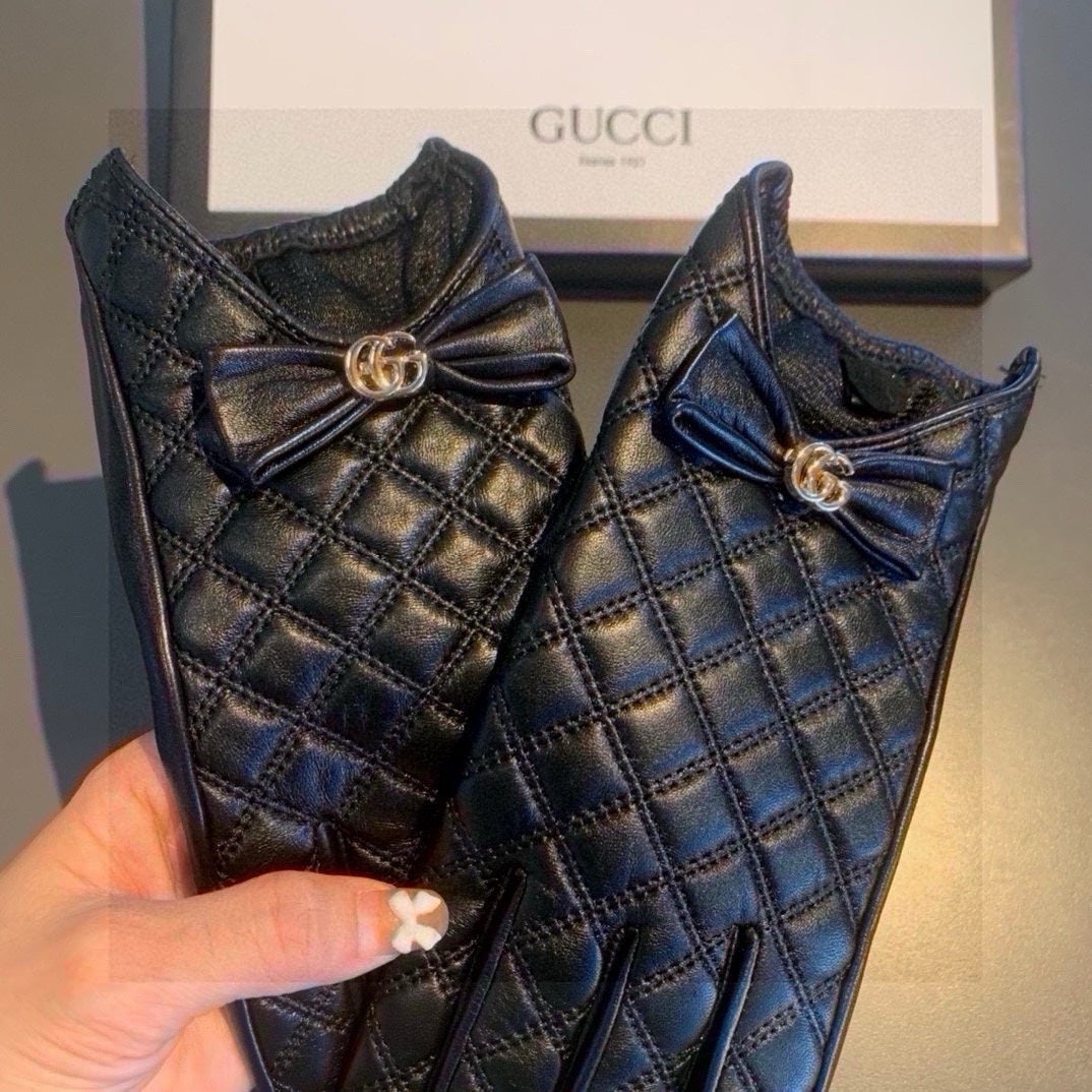 TOUCHSCREEN GLOVES WITH BOW IN BLACK LAMBSKIN 467968 - M