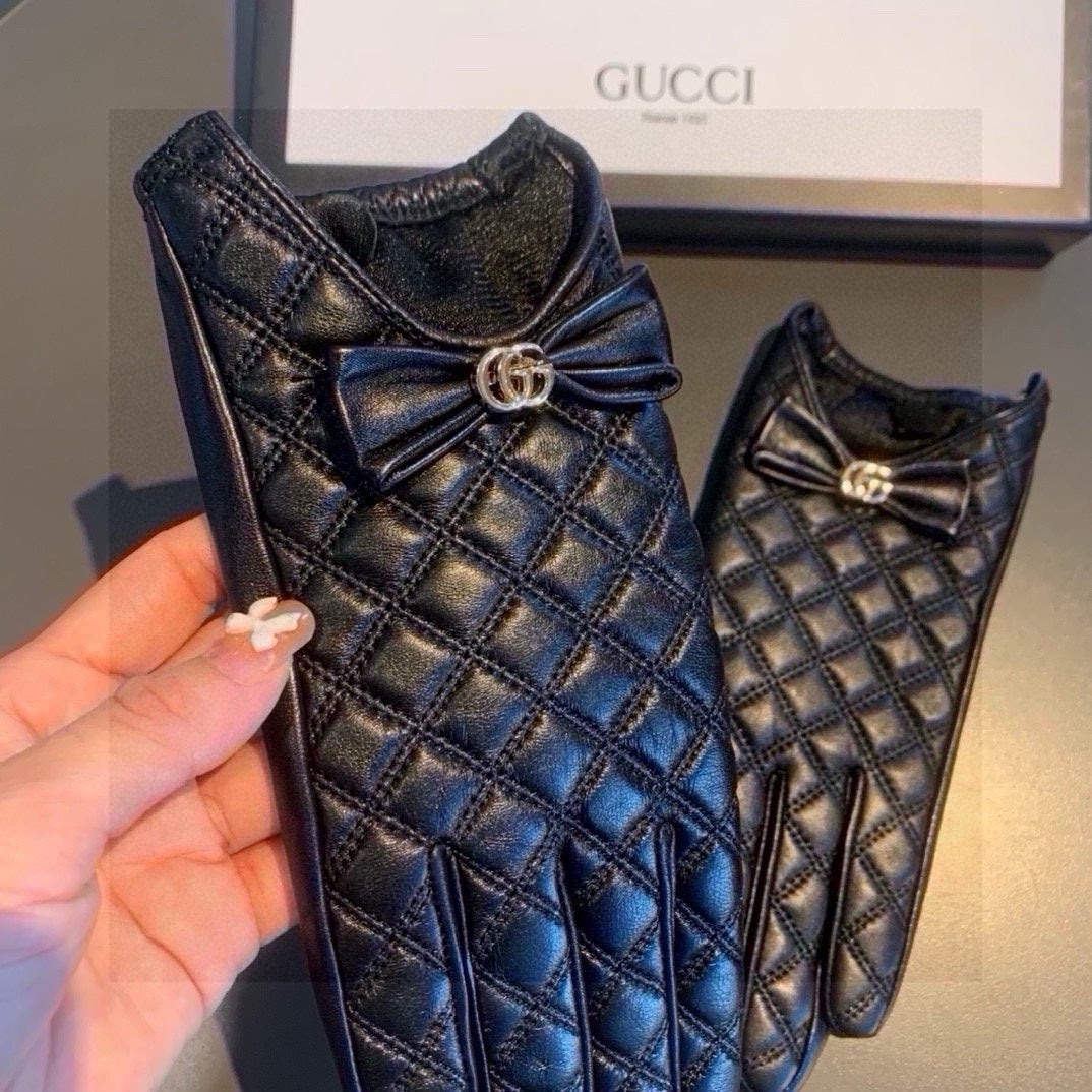 TOUCHSCREEN GLOVES WITH BOW IN BLACK LAMBSKIN 467968 - M