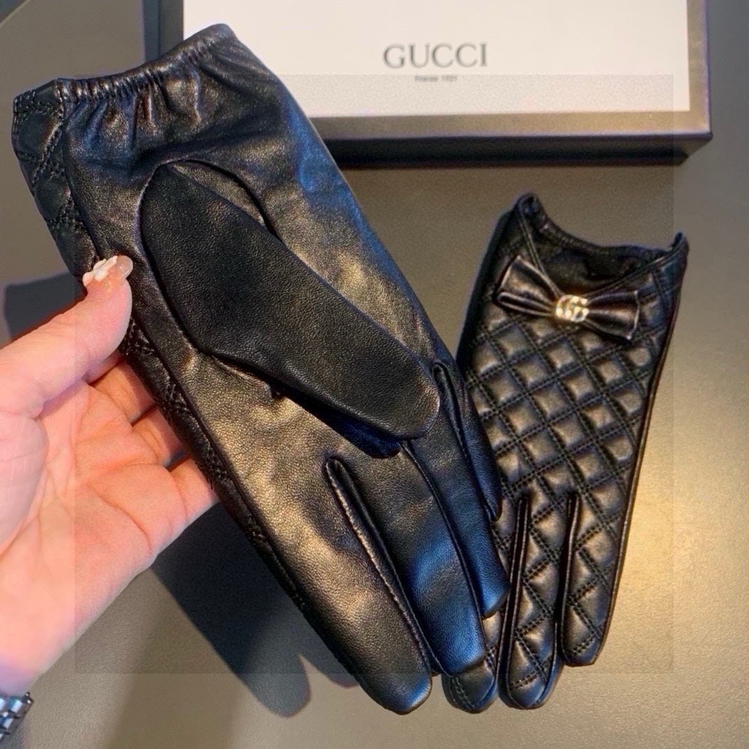 TOUCHSCREEN GLOVES WITH BOW IN BLACK LAMBSKIN 467968 - M